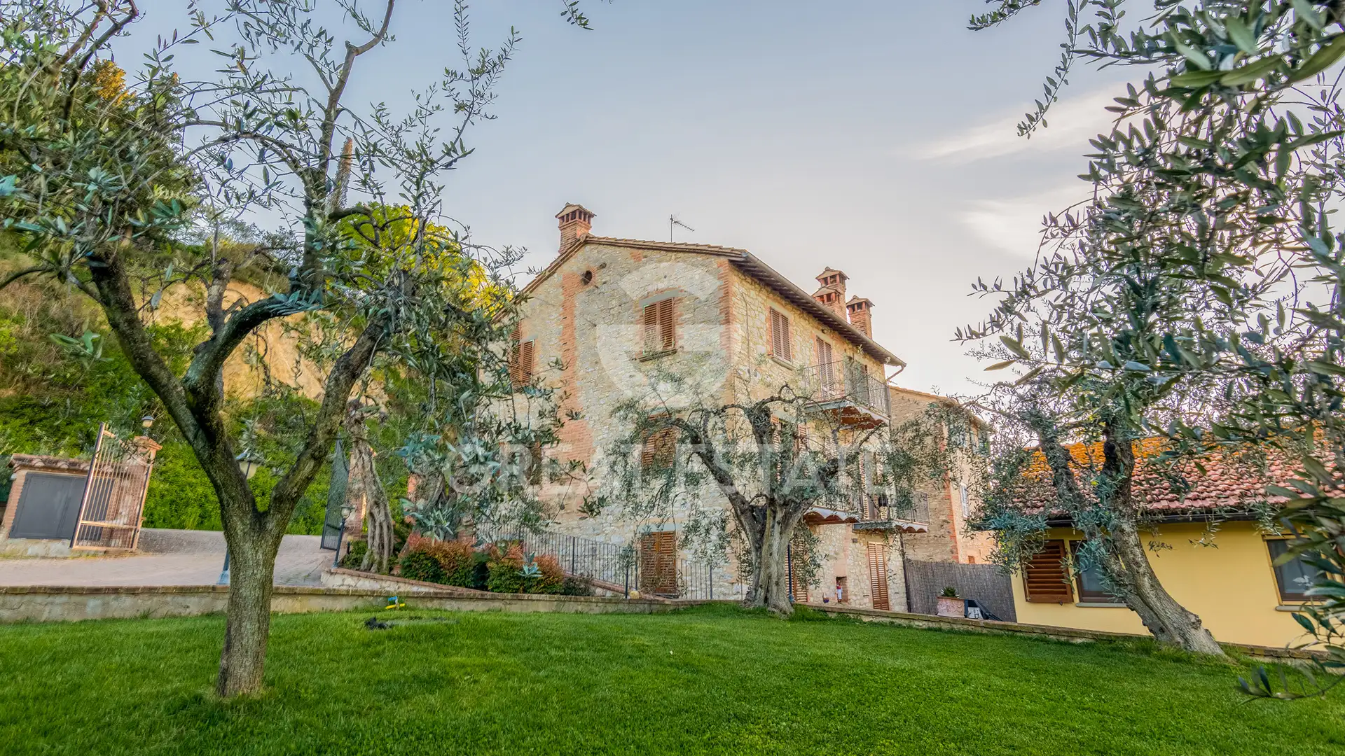 House 362m² in Italy, Perugia. Priced at 570000€ rent photo-2