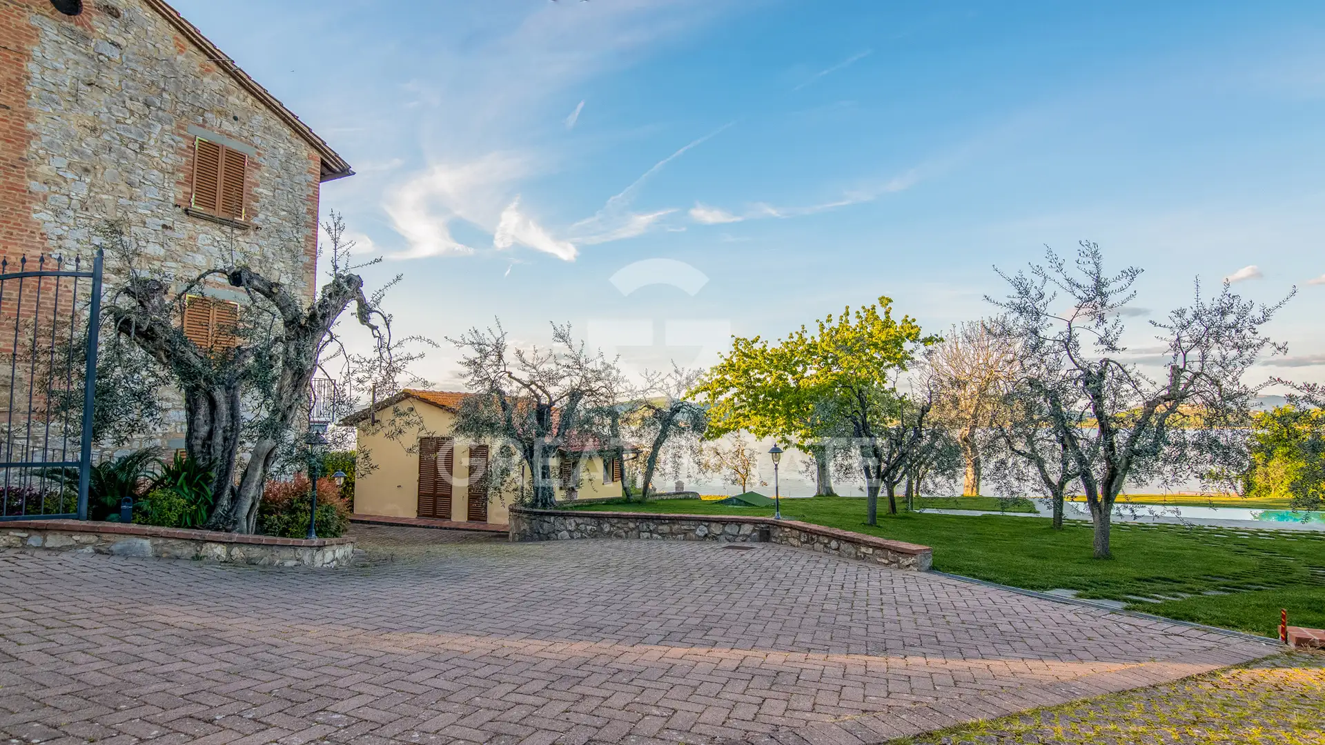 House 362m² in Italy, Perugia. Priced at 570000€ rent photo-3