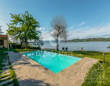 Buy in Italy for 570000€