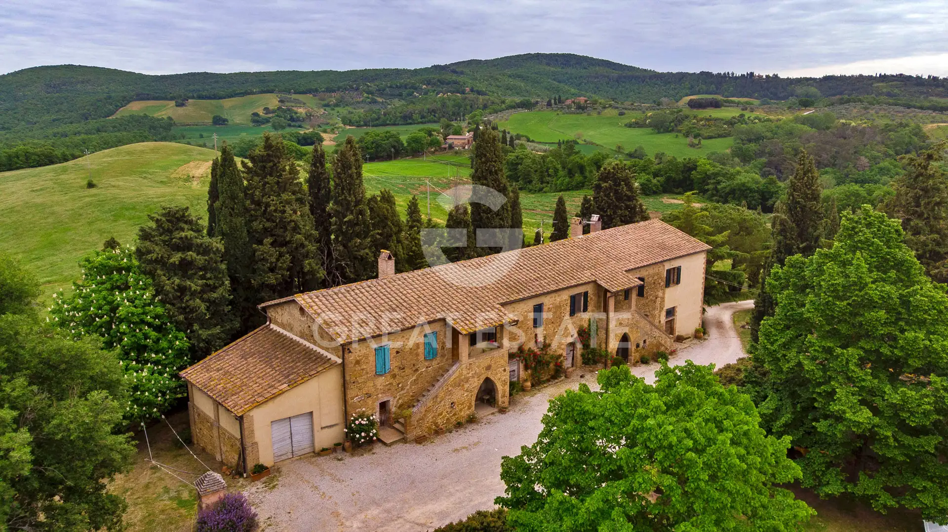 House 600m² in Italy, Siena. Priced at 1900000€ rent photo-5