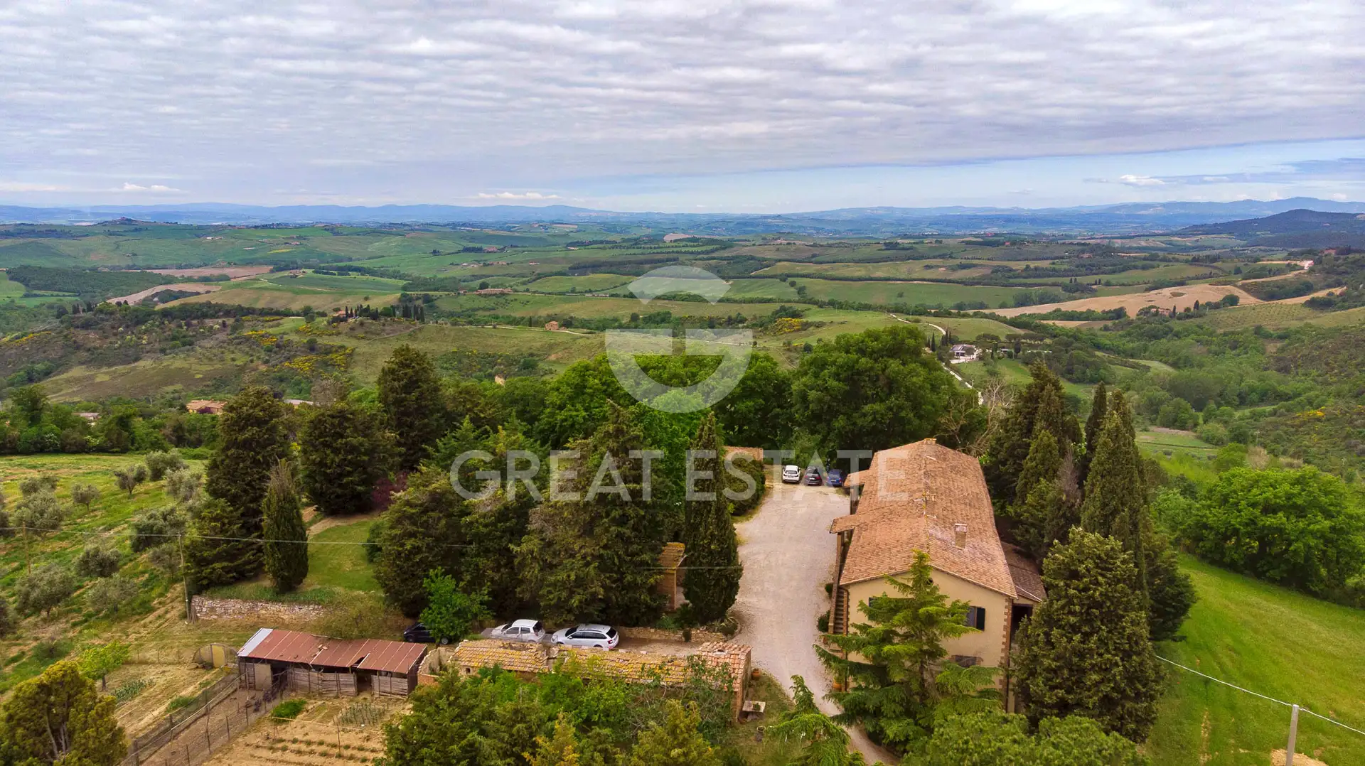House 600m² in Italy, Siena. Priced at 1900000€ rent photo-11