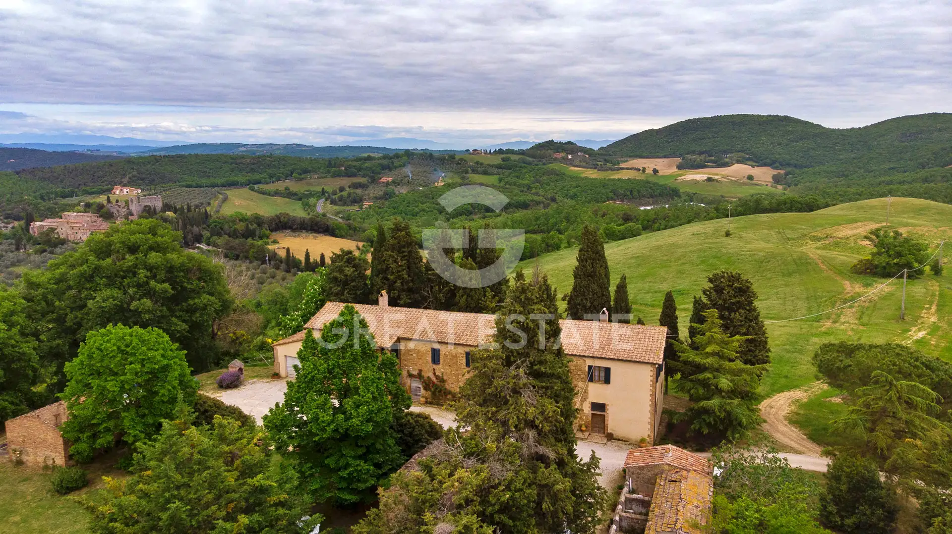 House 600m² in Italy, Siena. Priced at 1900000€ rent photo-6