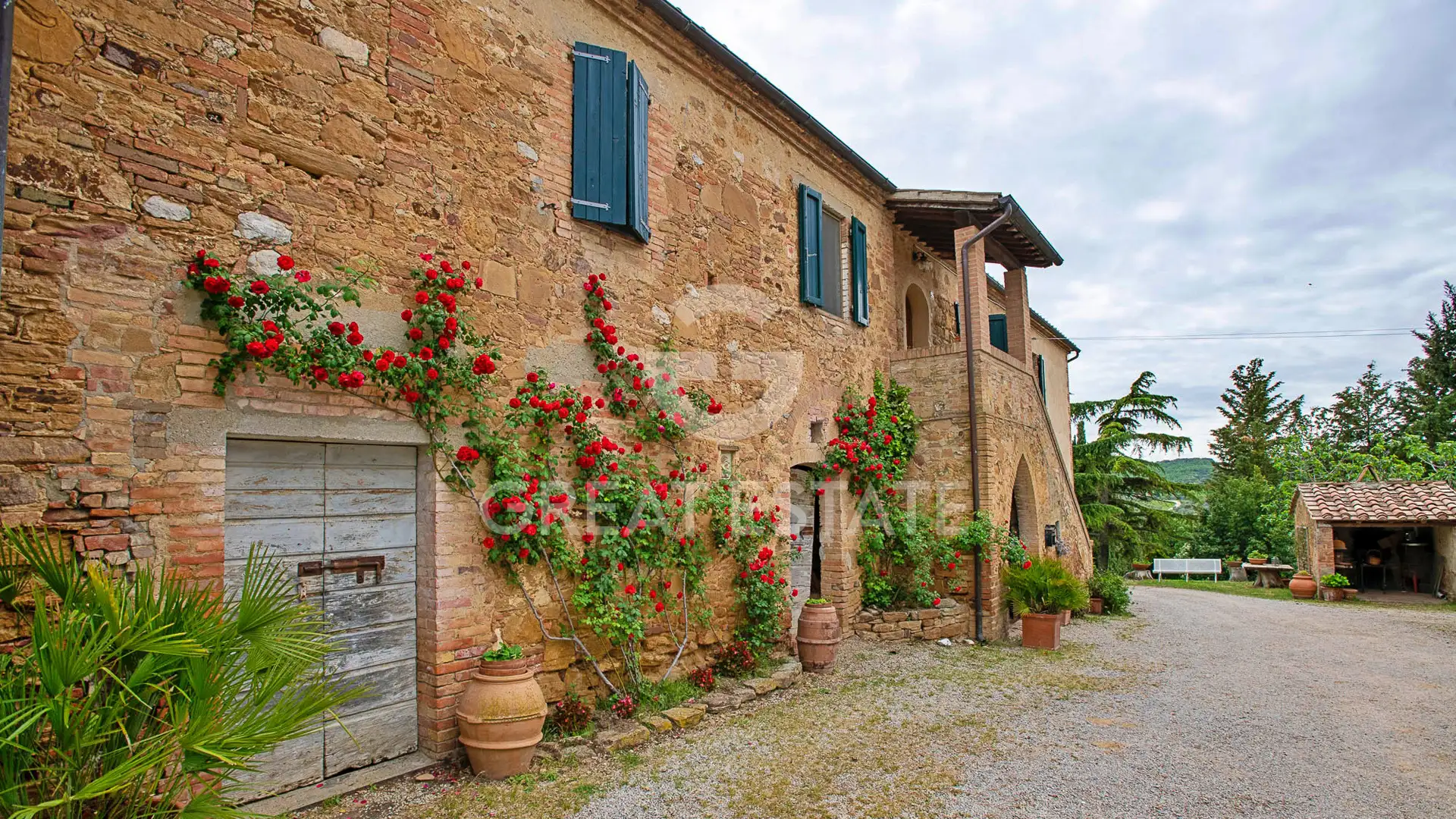 House 600m² in Italy, Siena. Priced at 1900000€ rent photo-9