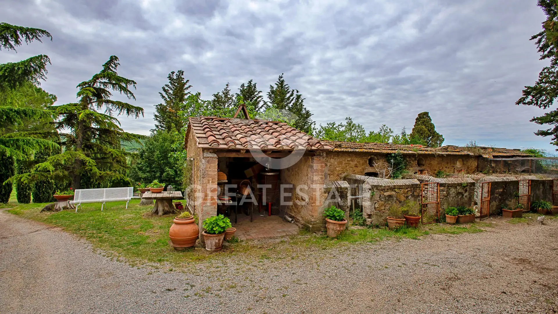 House 600m² in Italy, Siena. Priced at 1900000€ rent photo-4