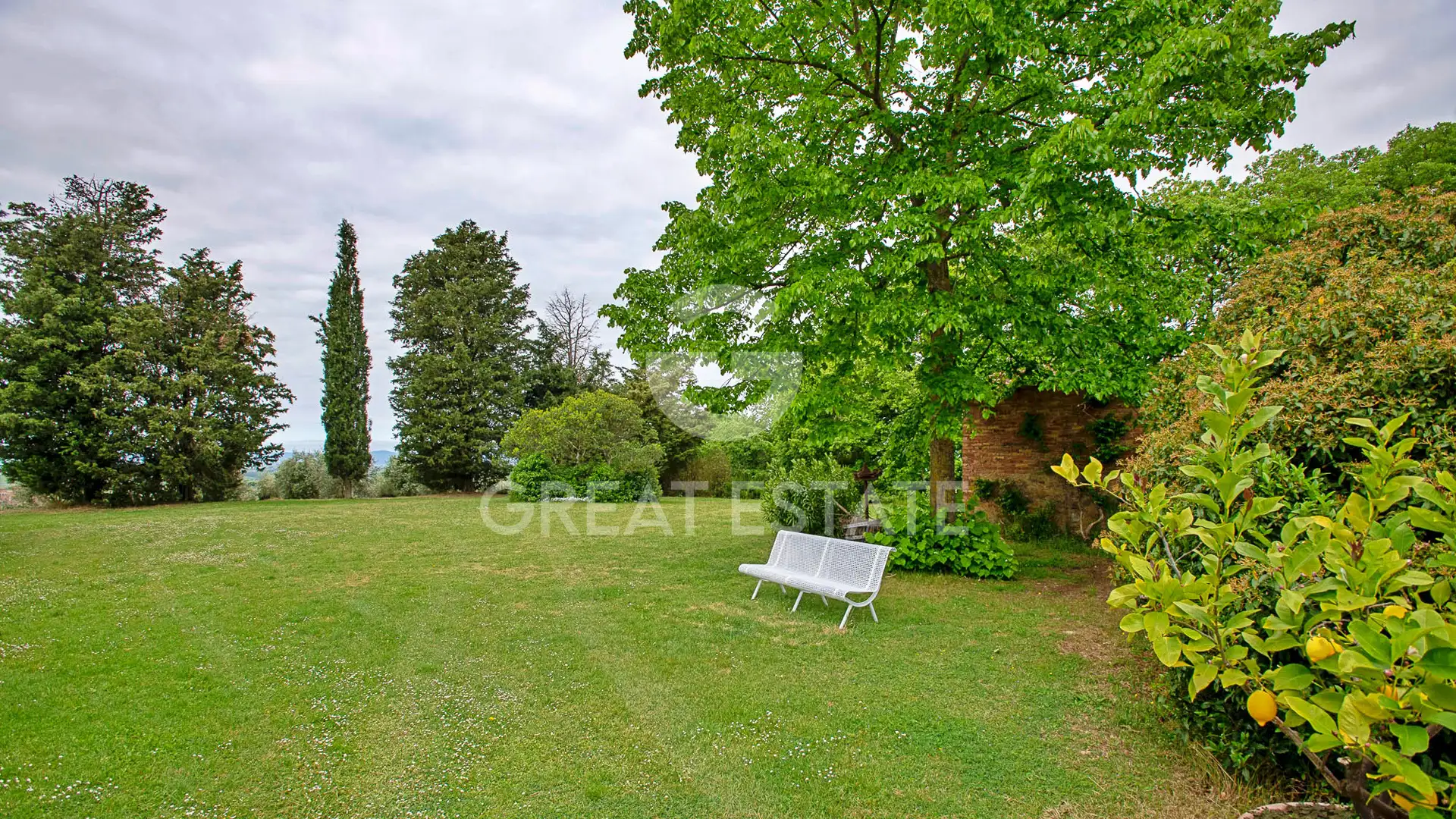 House 600m² in Italy, Siena. Priced at 1900000€ rent photo-3