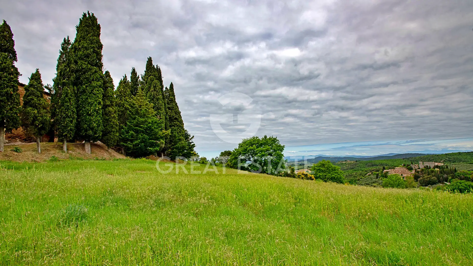 House 600m² in Italy, Siena. Priced at 1900000€ rent photo-2
