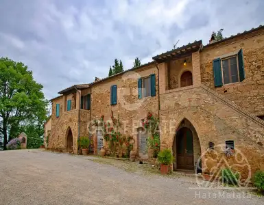 Buy in Italy for 1900000€
