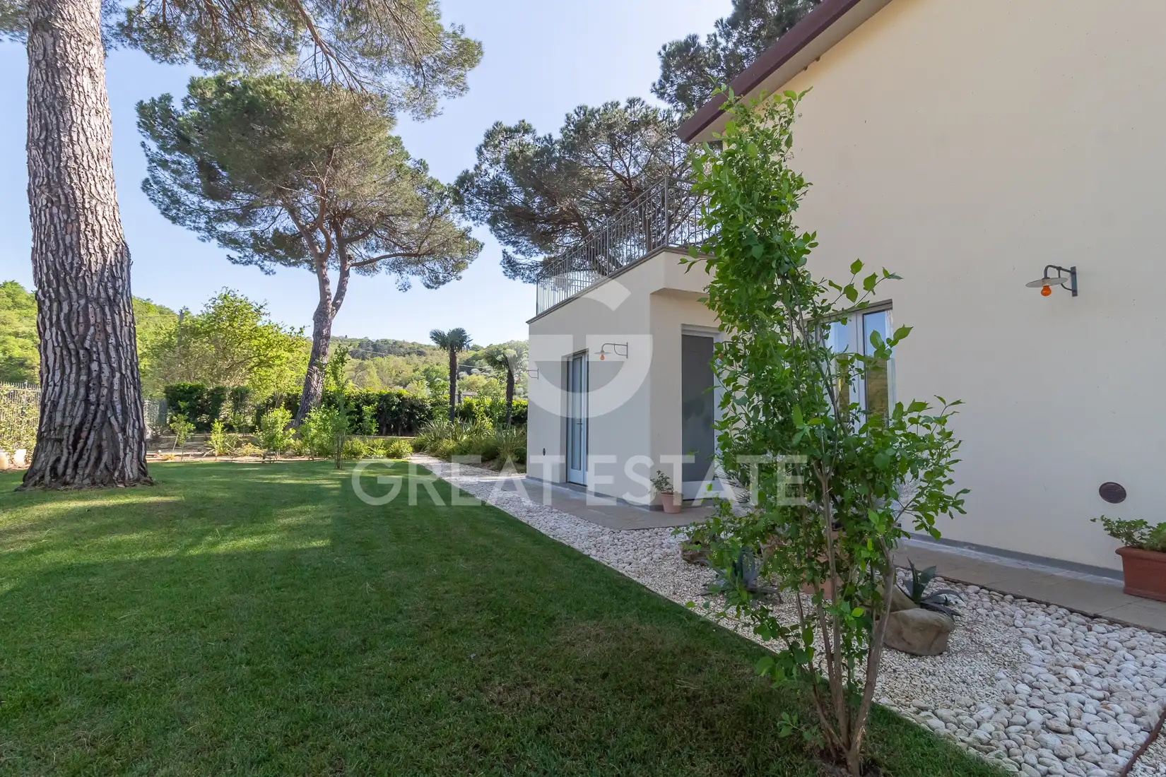House 190m² in Italy, Perugia. Priced at 780000€ rent photo-9