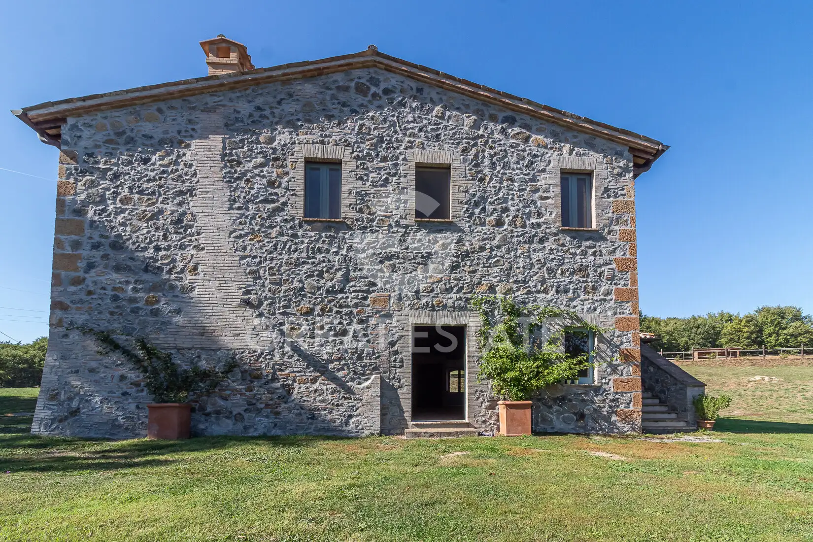 House 447m² in Italy, Terney. Priced at 1100000€ rent photo-7