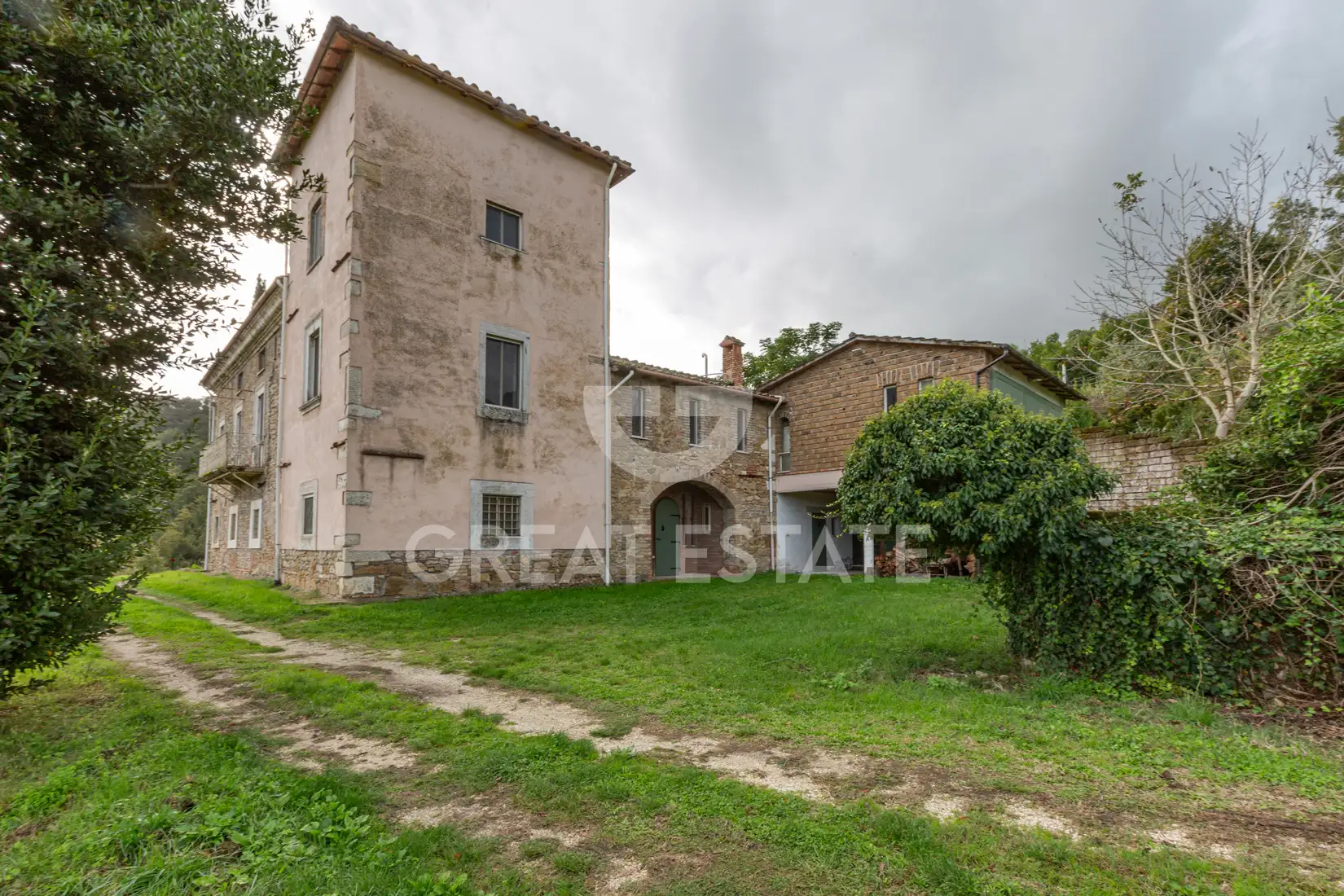 House 606m² in Italy, Viterbo. Priced at 995000€ rent photo-9