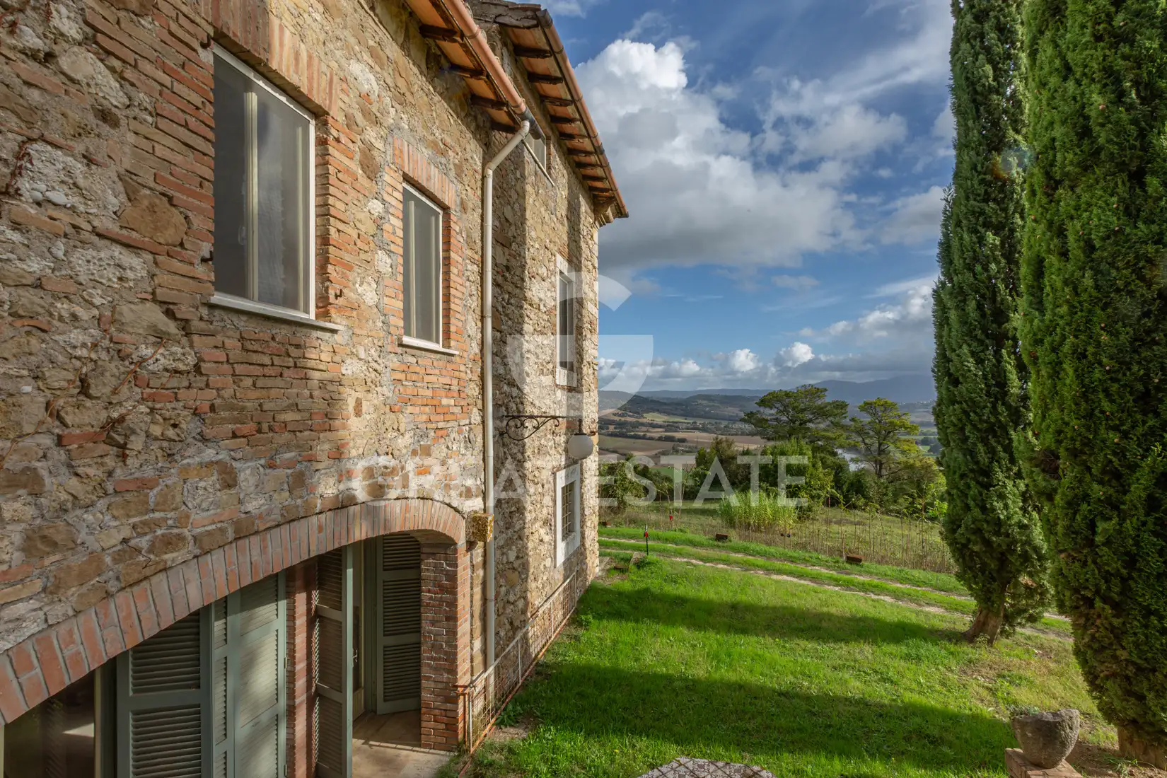 House 606m² in Italy, Viterbo. Priced at 995000€ rent photo-10