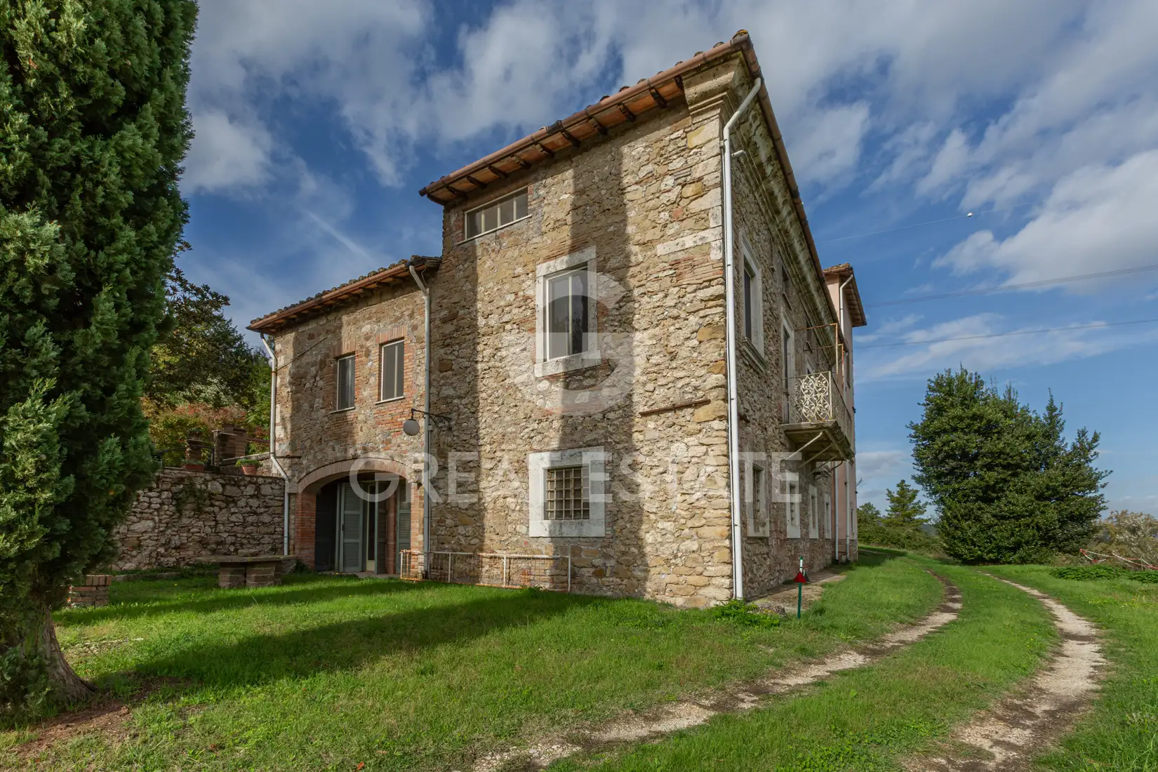 House 606m² in Italy, Viterbo. Priced at 995000€ rent photo-12