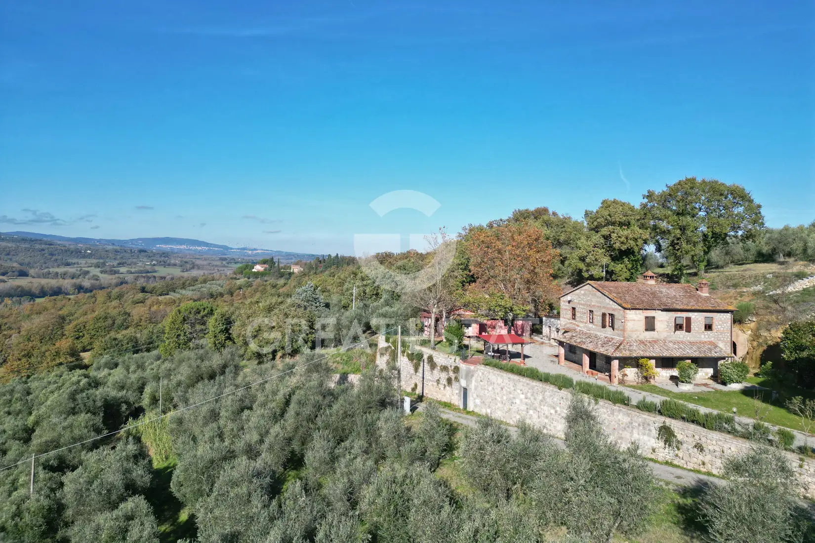House 922m² in Italy, Siena. Priced at 850000€ rent photo-1