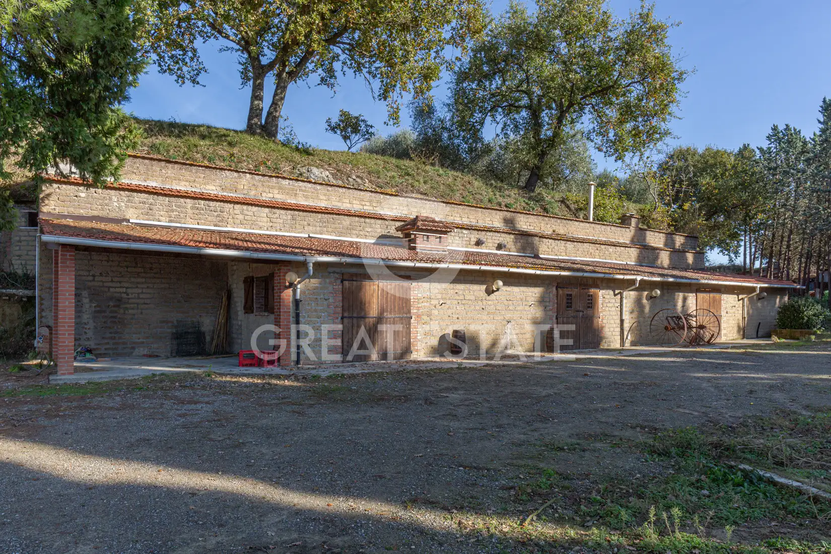 House 922m² in Italy, Siena. Priced at 850000€ rent photo-6