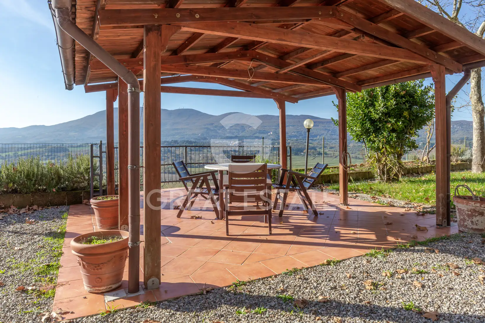 House 922m² in Italy, Siena. Priced at 850000€ rent photo-8
