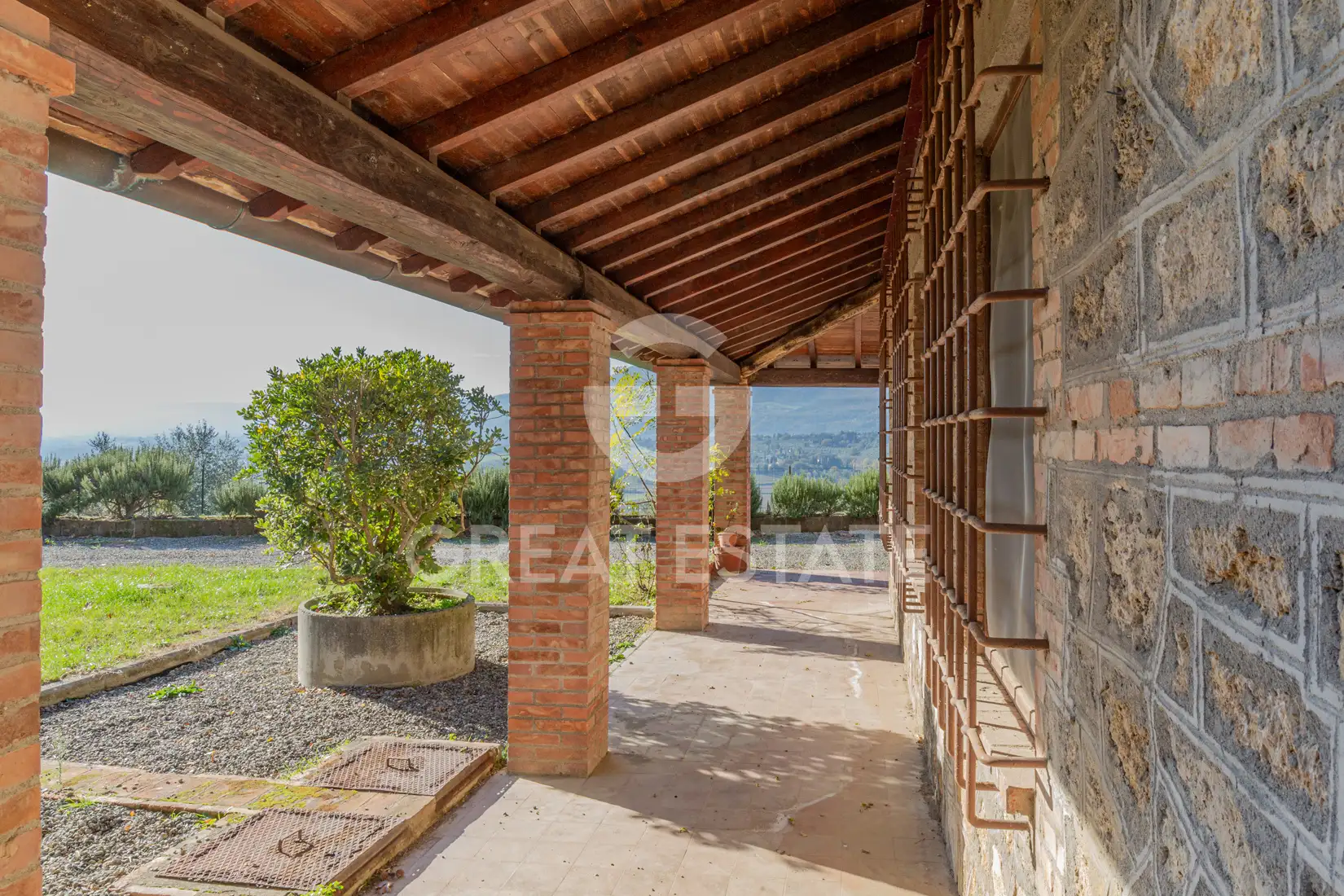 House 922m² in Italy, Siena. Priced at 850000€ rent photo-9