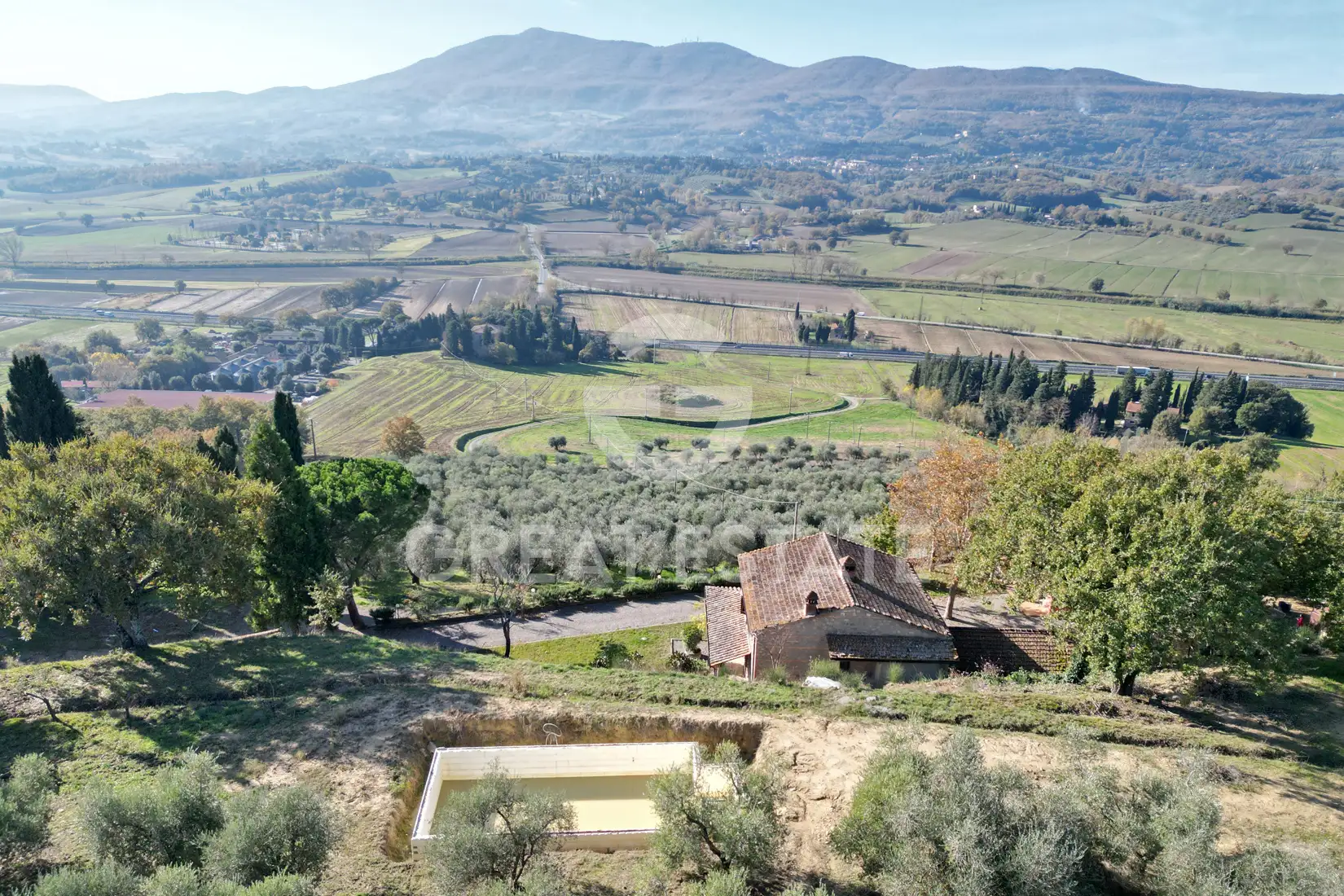 House 922m² in Italy, Siena. Priced at 850000€ rent photo-13