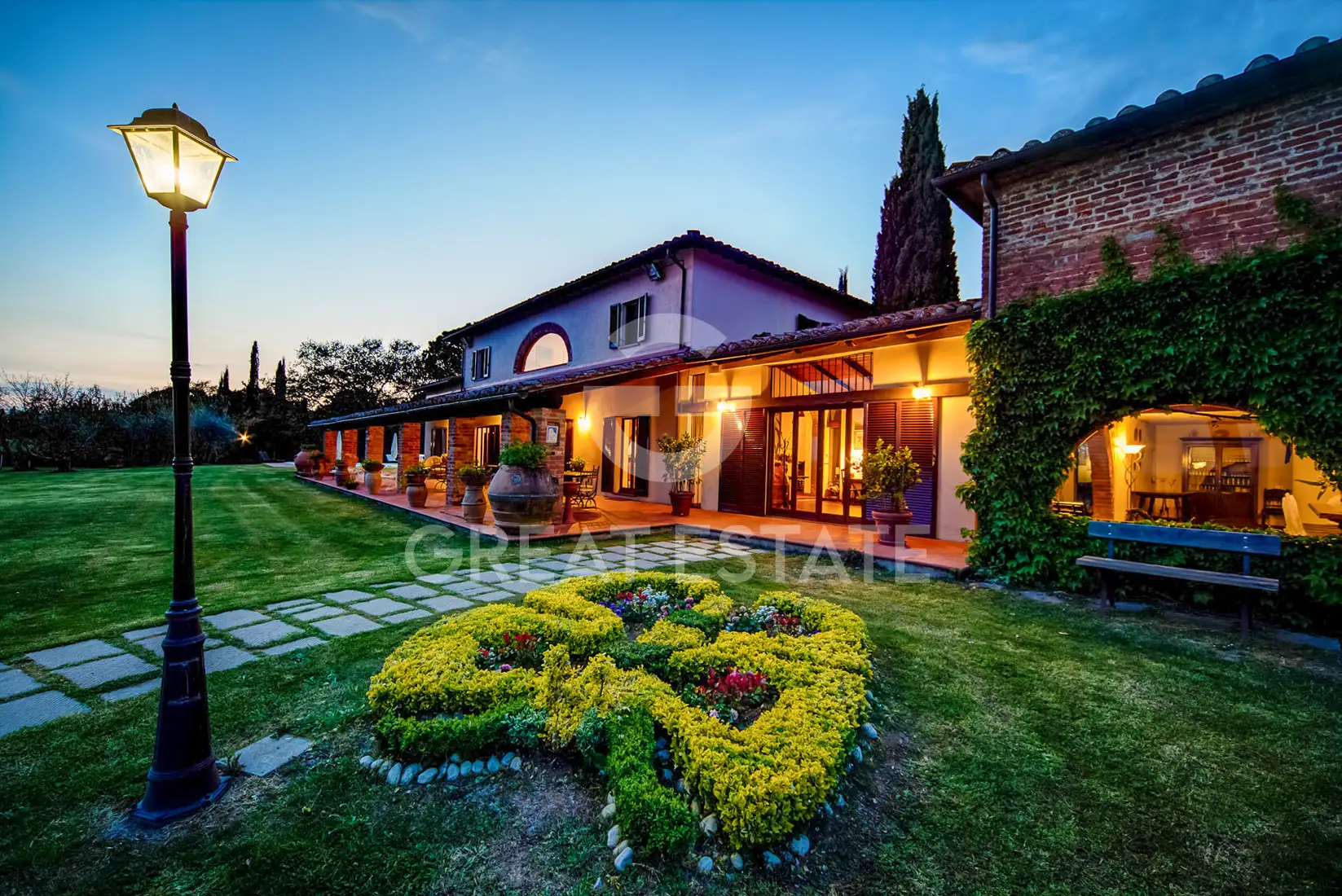 House 858m² in Italy, Perugia. Priced at 1950000€ rent photo-1