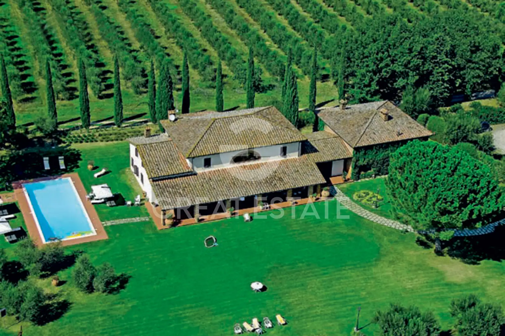 House 858m² in Italy, Perugia. Priced at 1950000€ rent photo-2