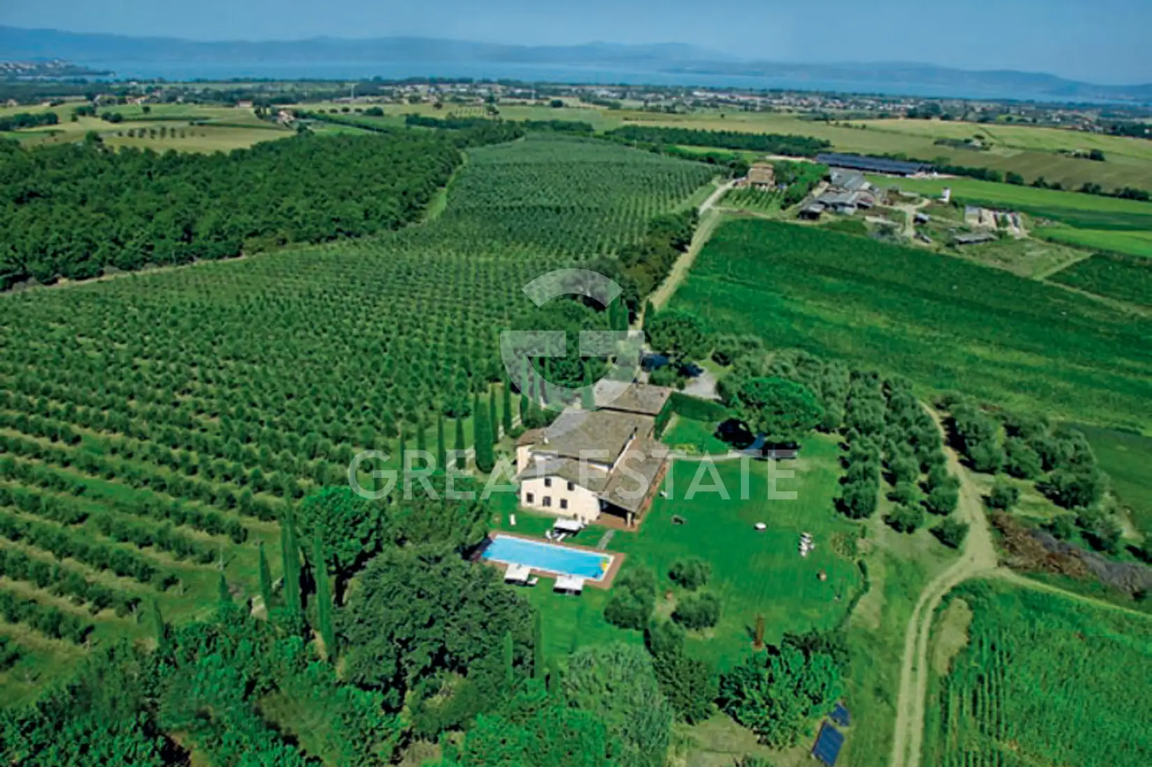 House 858m² in Italy, Perugia. Priced at 1950000€ rent photo-3