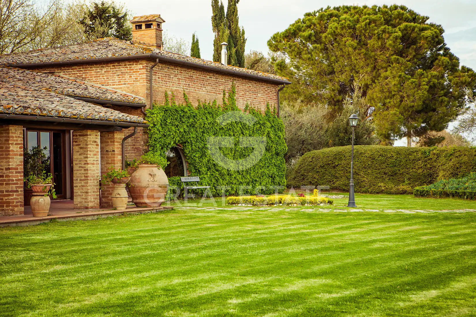 House 858m² in Italy, Perugia. Priced at 1950000€ rent photo-7