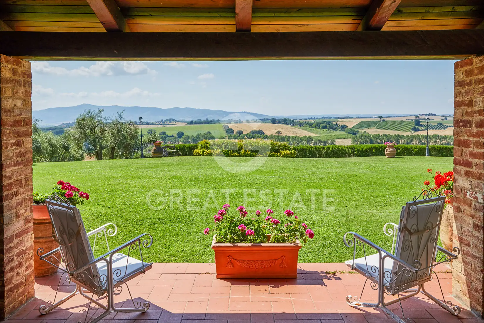 House 858m² in Italy, Perugia. Priced at 1950000€ rent photo-9