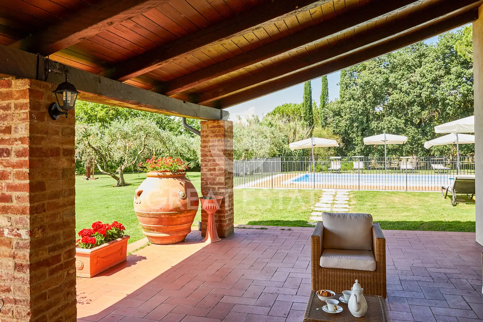 House 858m² in Italy, Perugia. Priced at 1950000€ rent photo-11