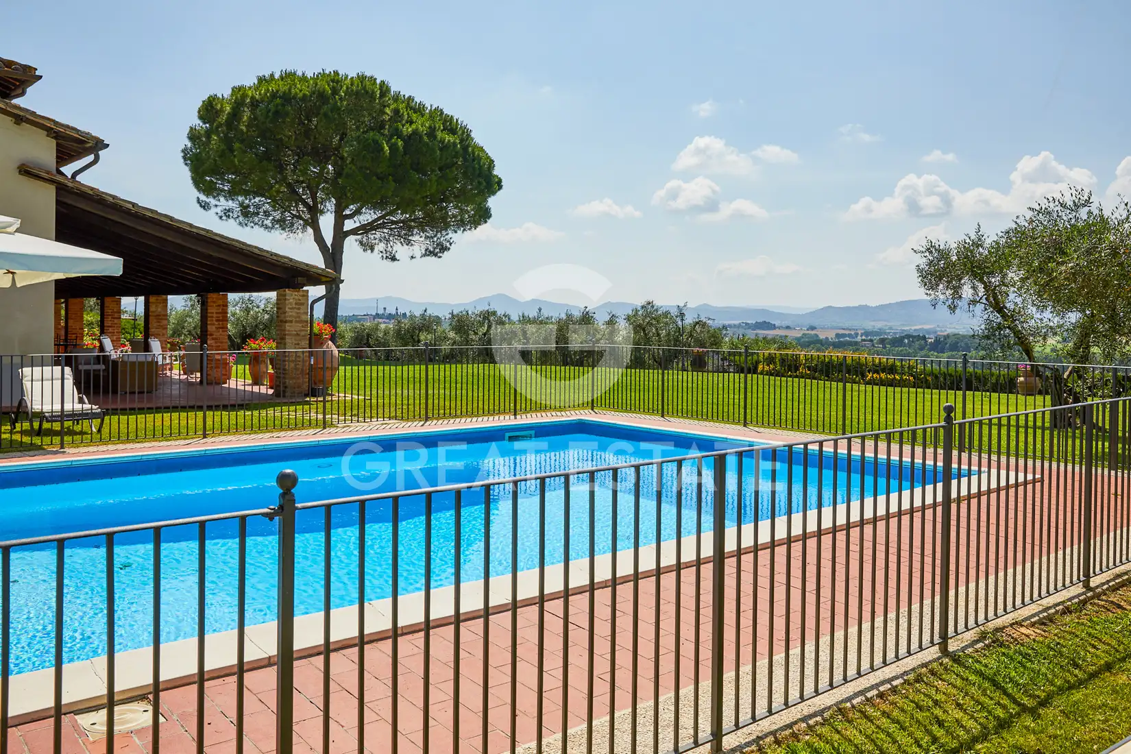 House 858m² in Italy, Perugia. Priced at 1950000€ rent photo-10