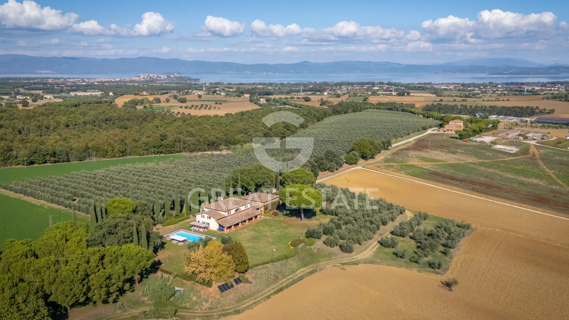 House 858m² in Italy, Perugia. Priced at 1950000€ rent photo-1