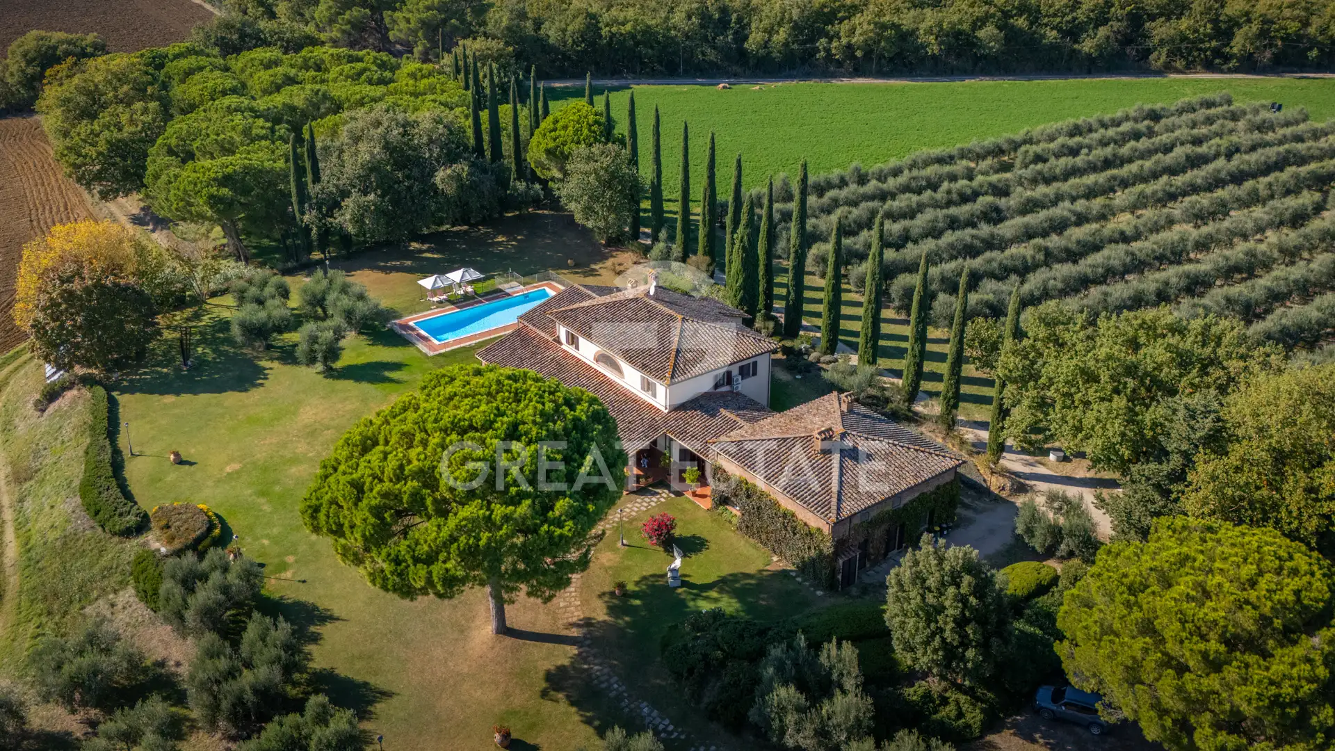 House 858m² in Italy, Perugia. Priced at 1950000€ rent photo-2