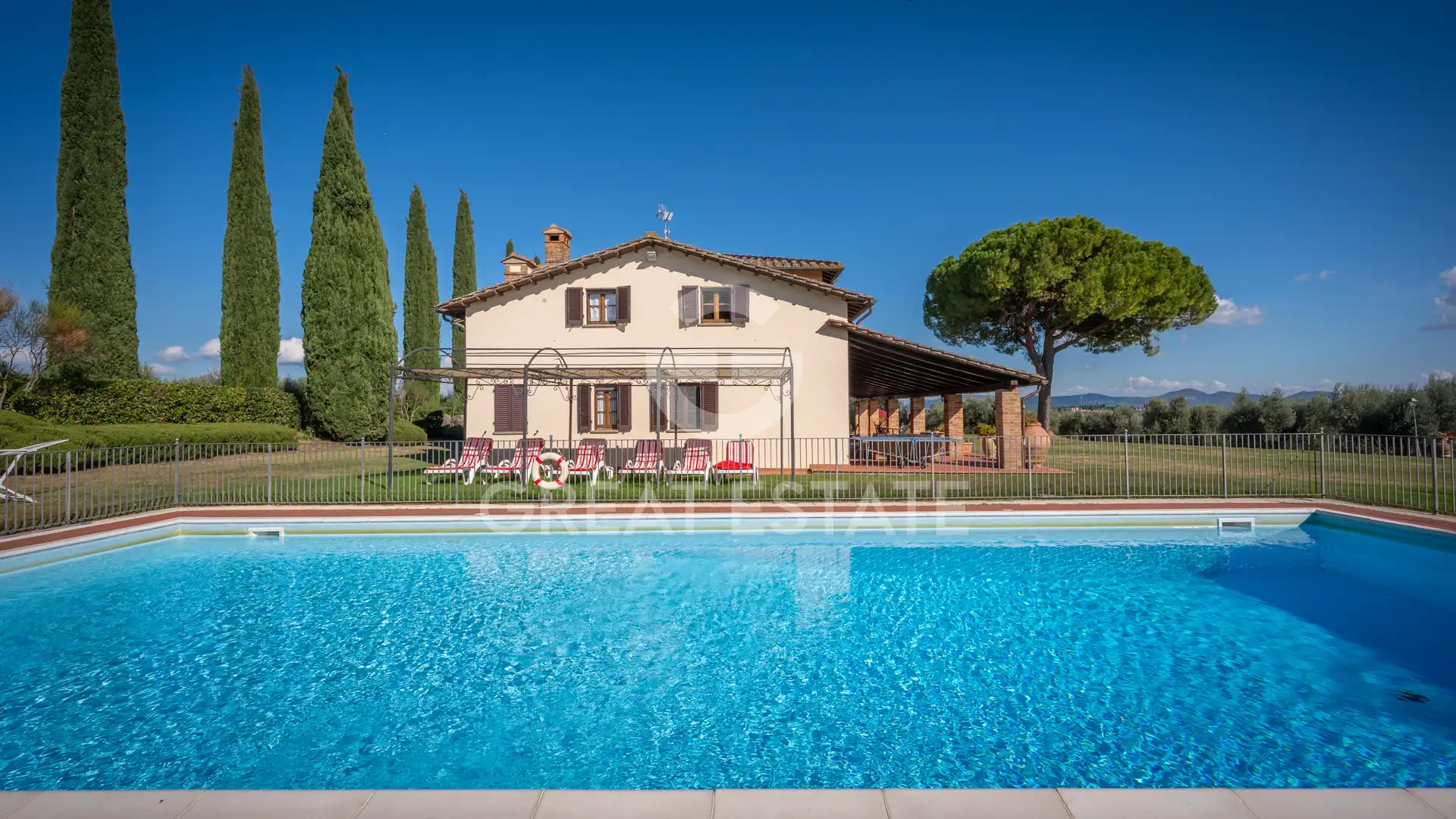 House 858m² in Italy, Perugia. Priced at 1950000€ rent photo-4