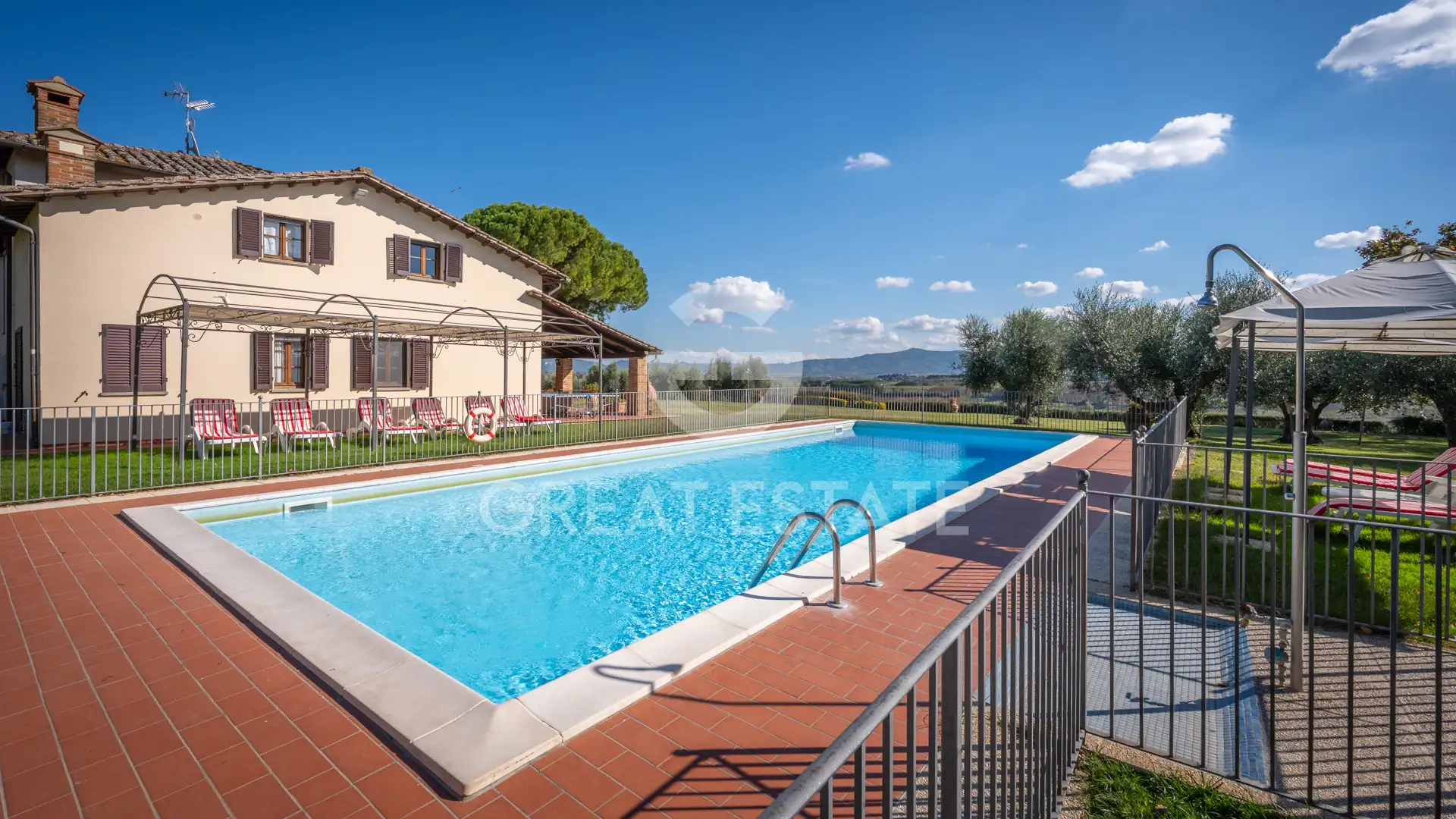 House 858m² in Italy, Perugia. Priced at 1950000€ rent photo-5