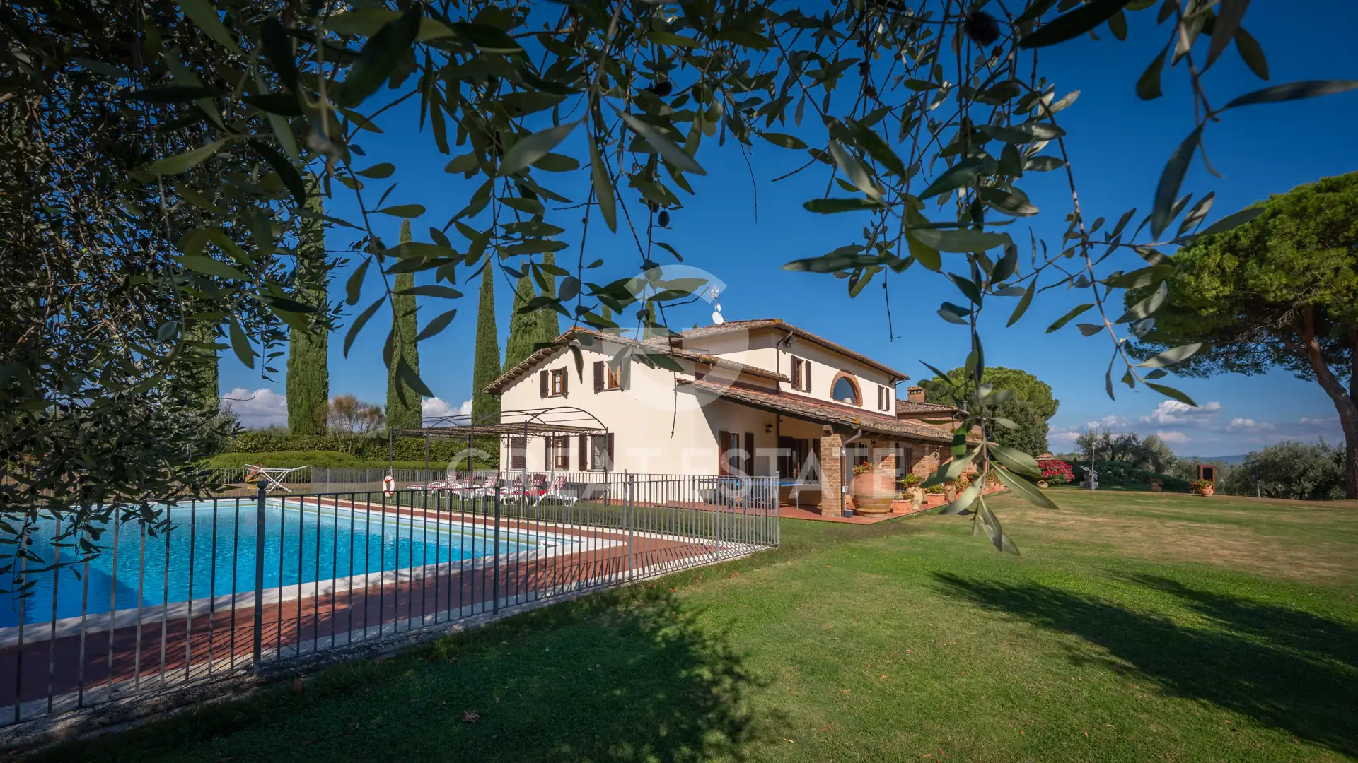 House 858m² in Italy, Perugia. Priced at 1950000€ rent photo-7