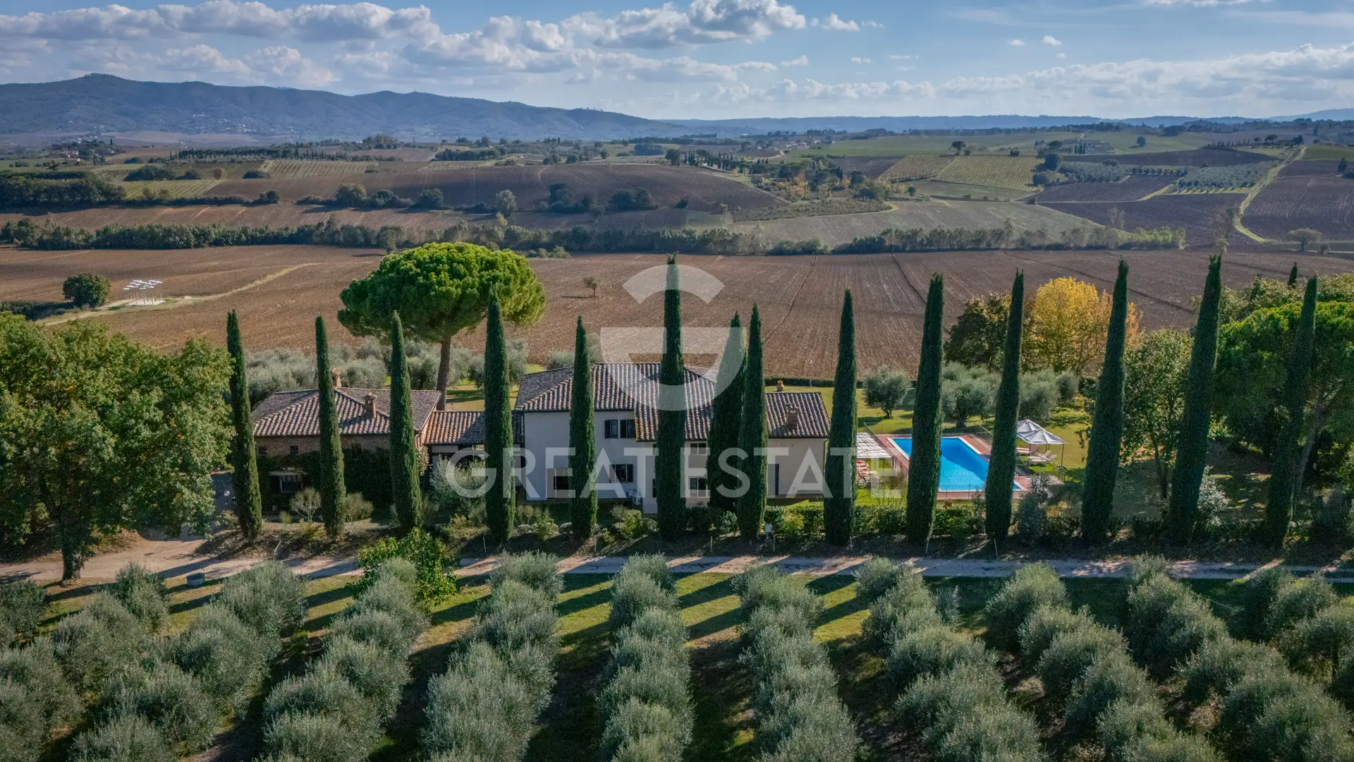 House 858m² in Italy, Perugia. Priced at 1950000€ rent photo-12