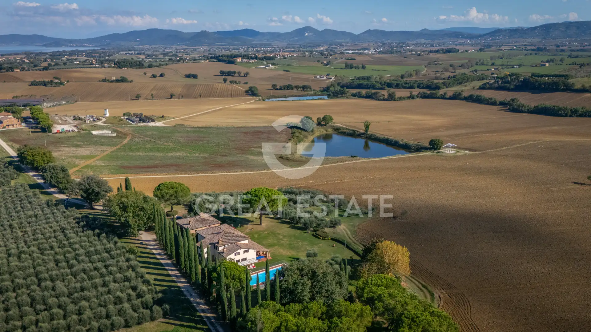 House 858m² in Italy, Perugia. Priced at 1950000€ rent photo-13