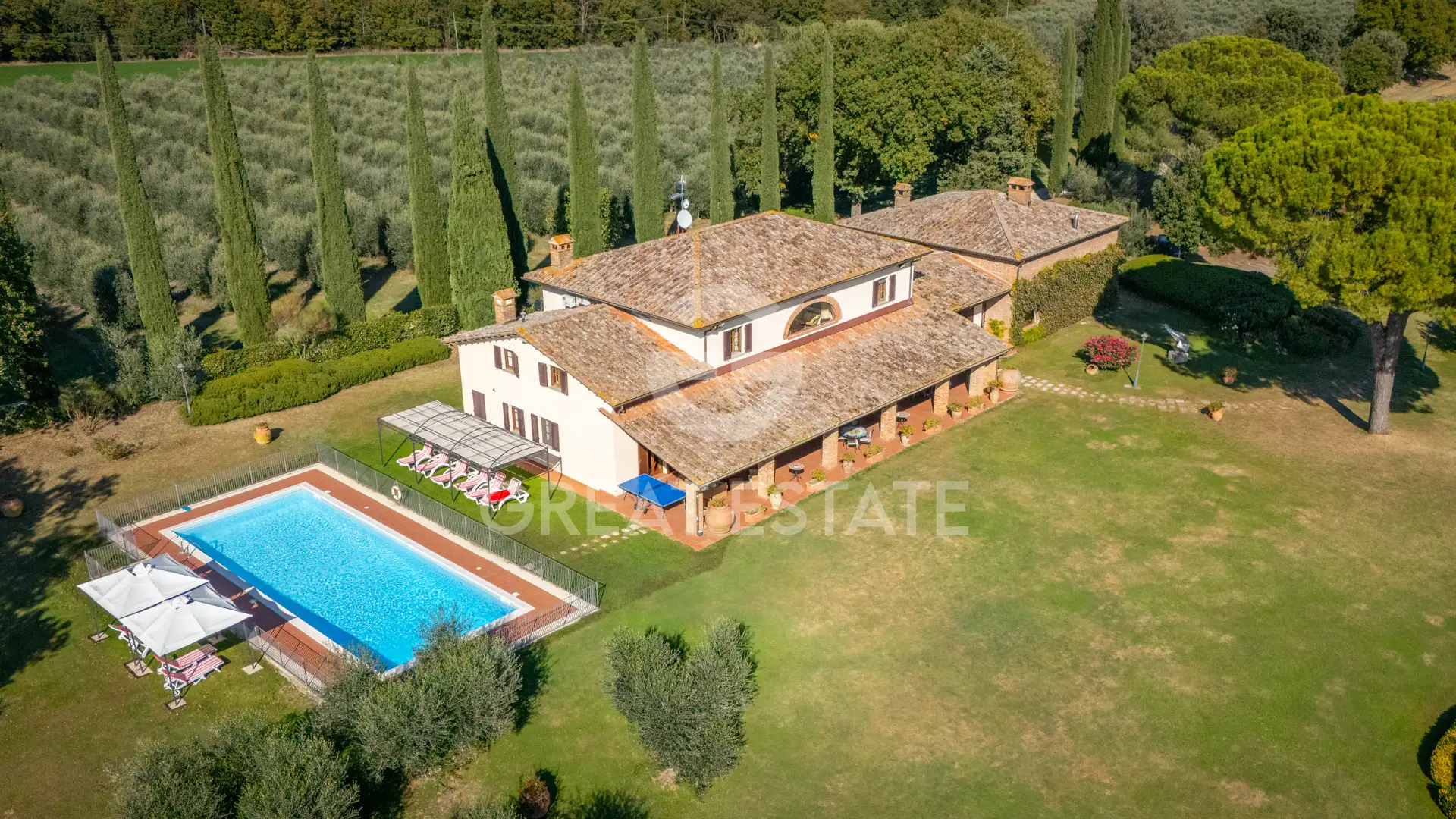 House 858m² in Italy, Perugia. Priced at 1950000€ rent photo-15
