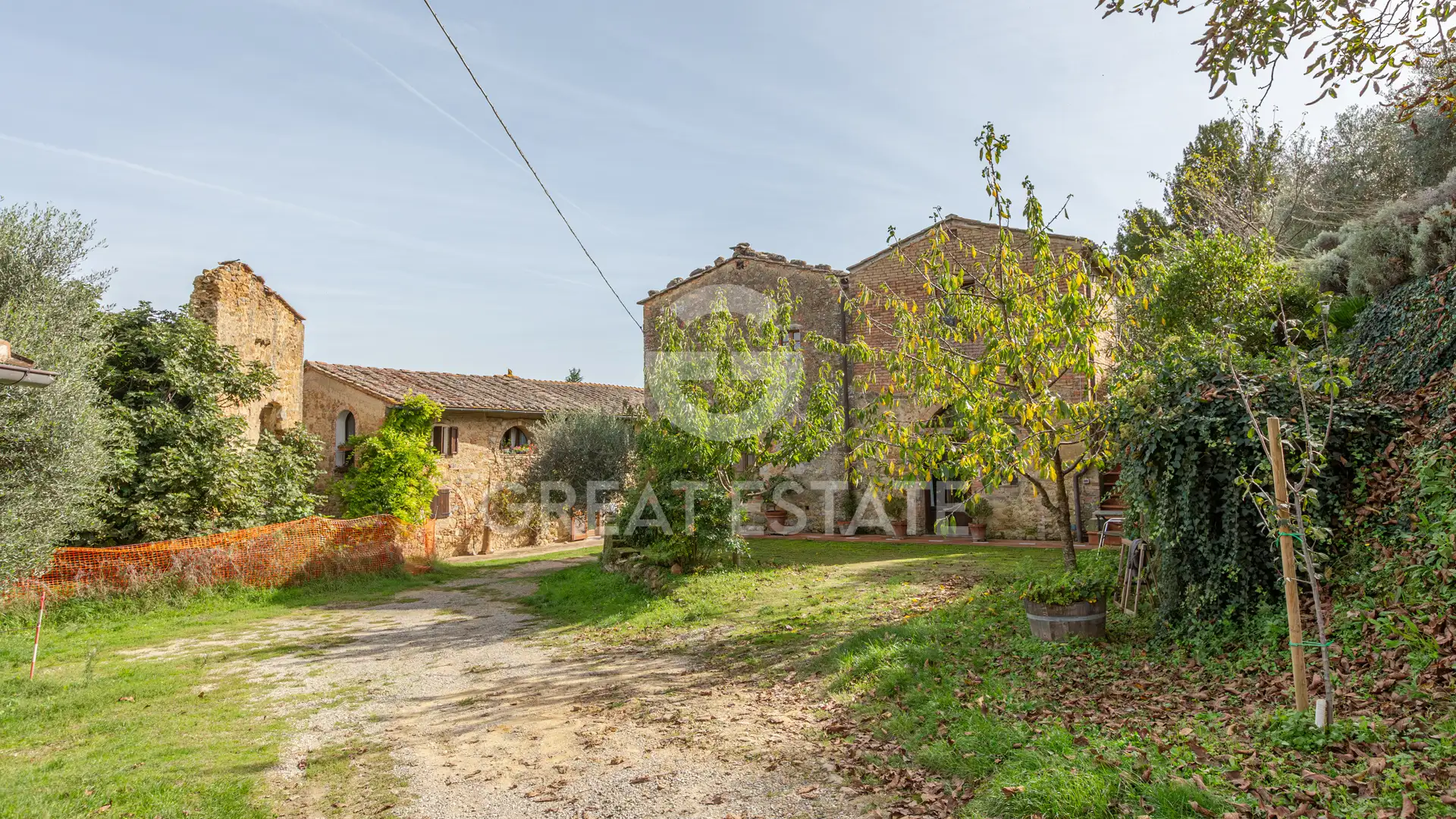 House 1484m² in Italy, Siena. Priced at 2750000€ rent photo-3