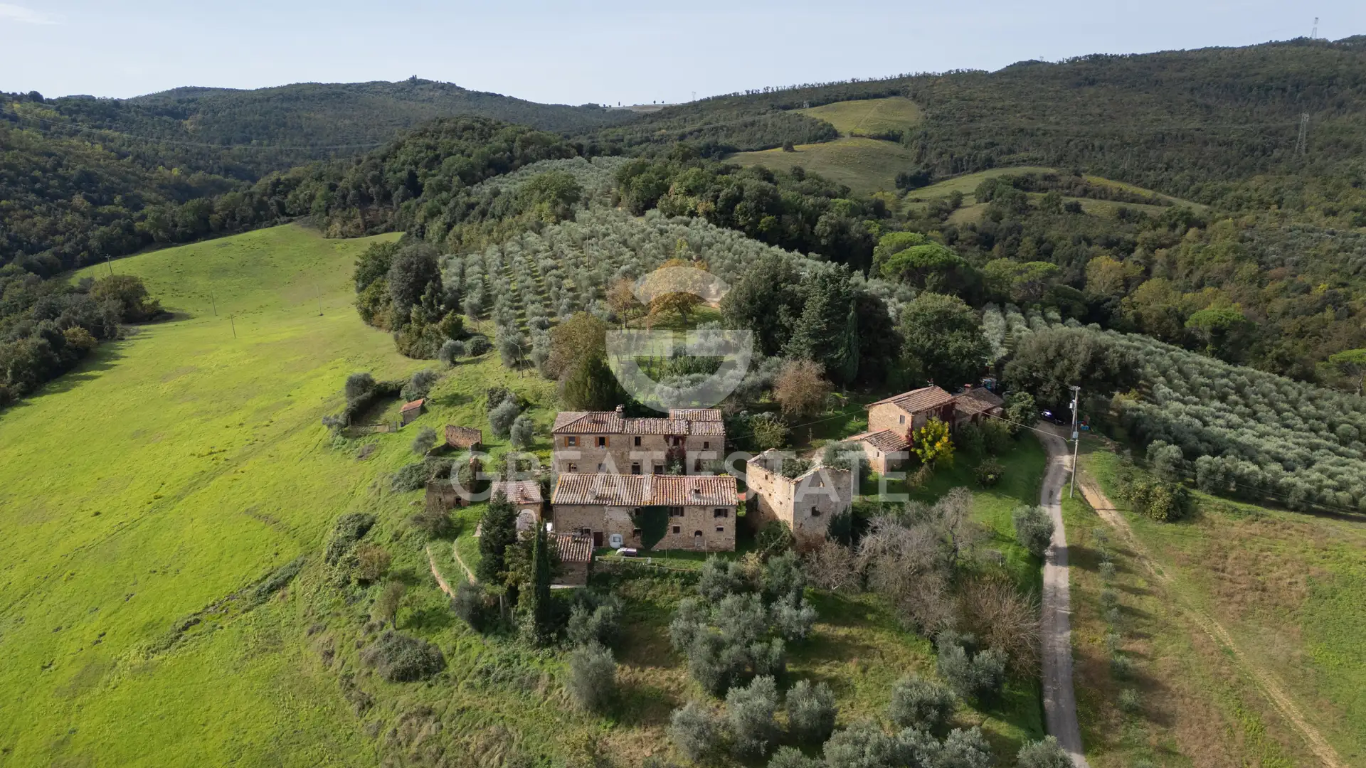 House 1484m² in Italy, Siena. Priced at 2750000€ rent photo-7
