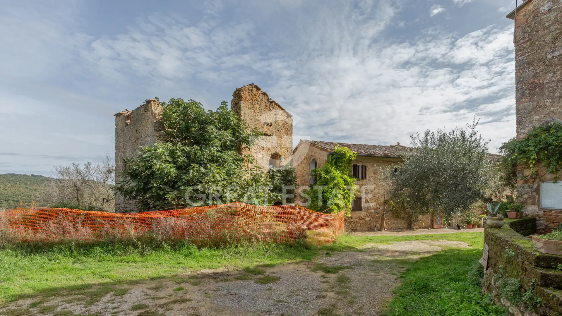 House 1484m² in Italy, Siena. Priced at 2750000€ rent photo-8