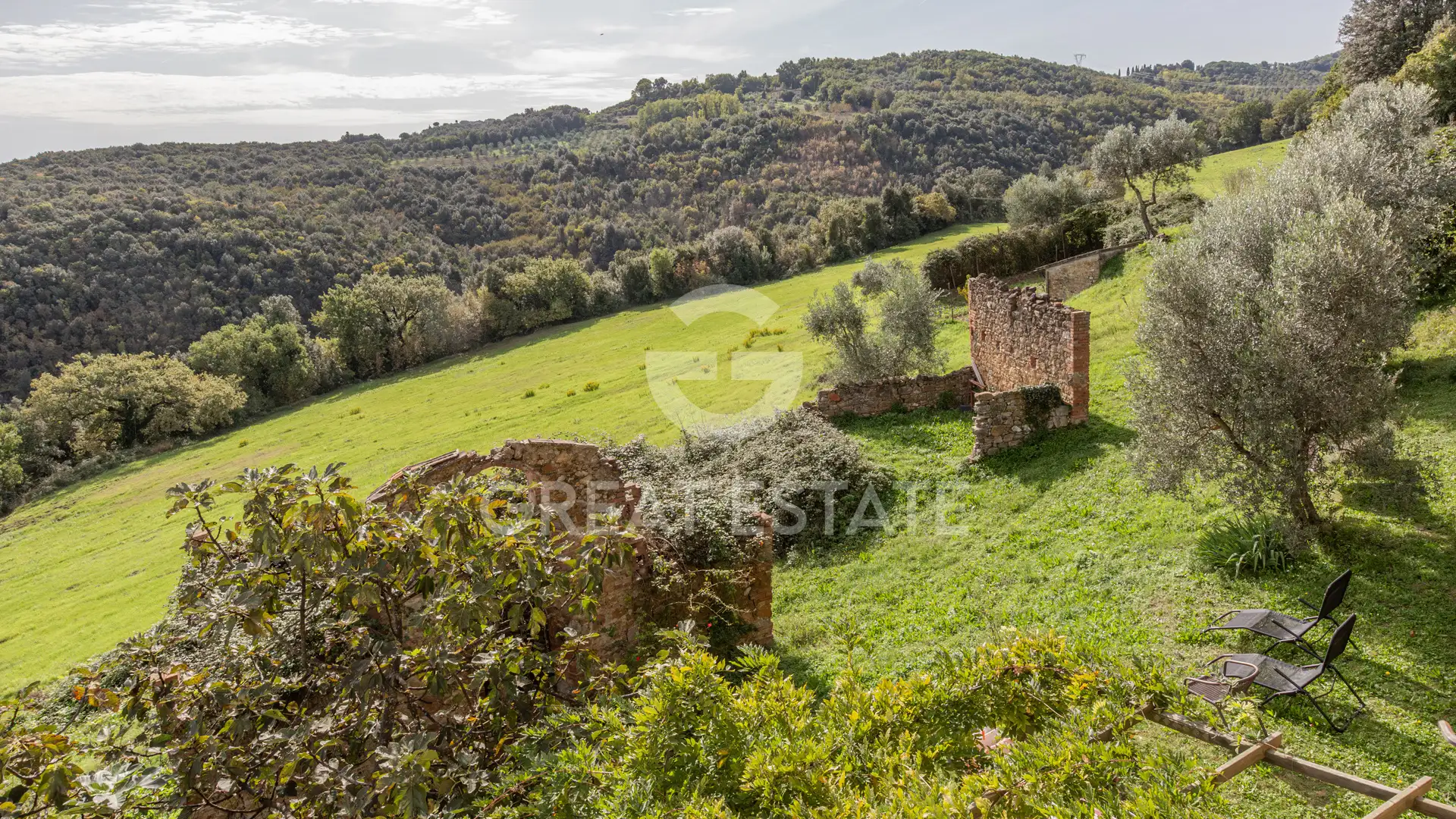 House 1484m² in Italy, Siena. Priced at 2750000€ rent photo-9
