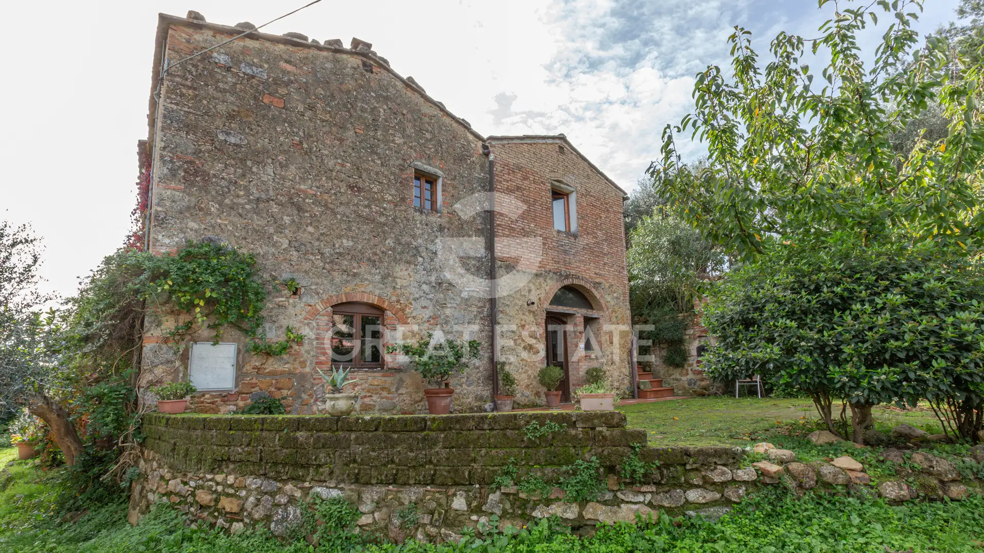 House 1484m² in Italy, Siena. Priced at 2750000€ rent photo-11