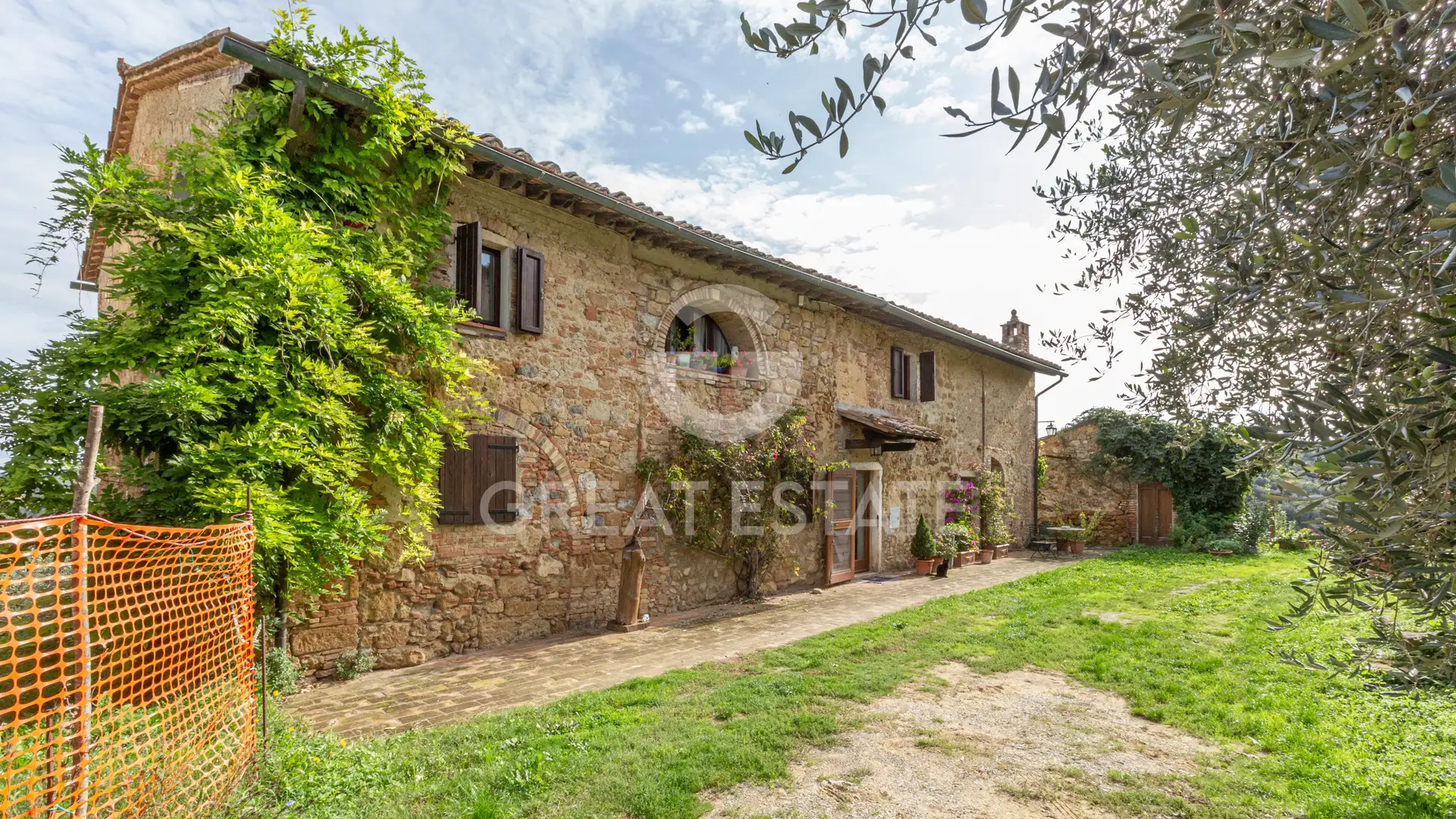House 1484m² in Italy, Siena. Priced at 2750000€ rent photo-13