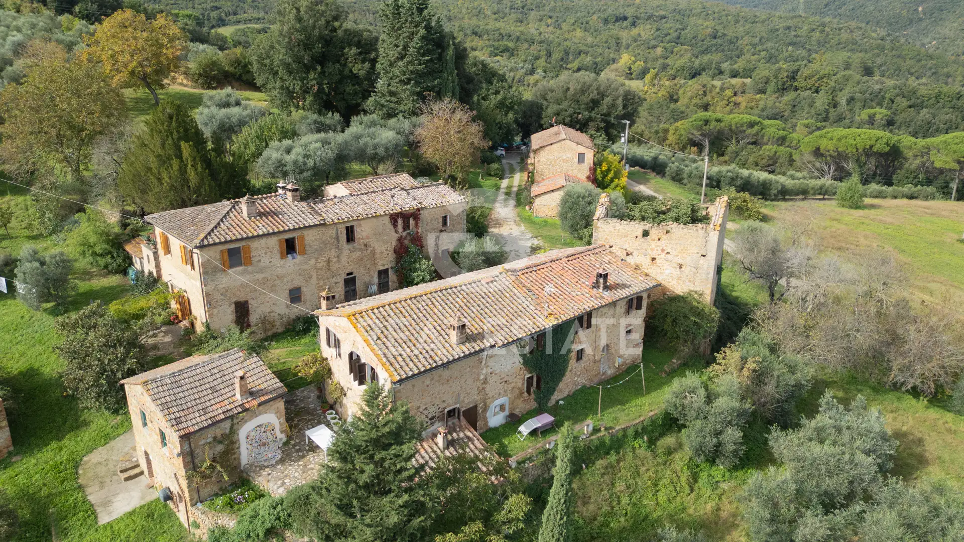 House 1484m² in Italy, Siena. Priced at 2750000€ rent photo-14