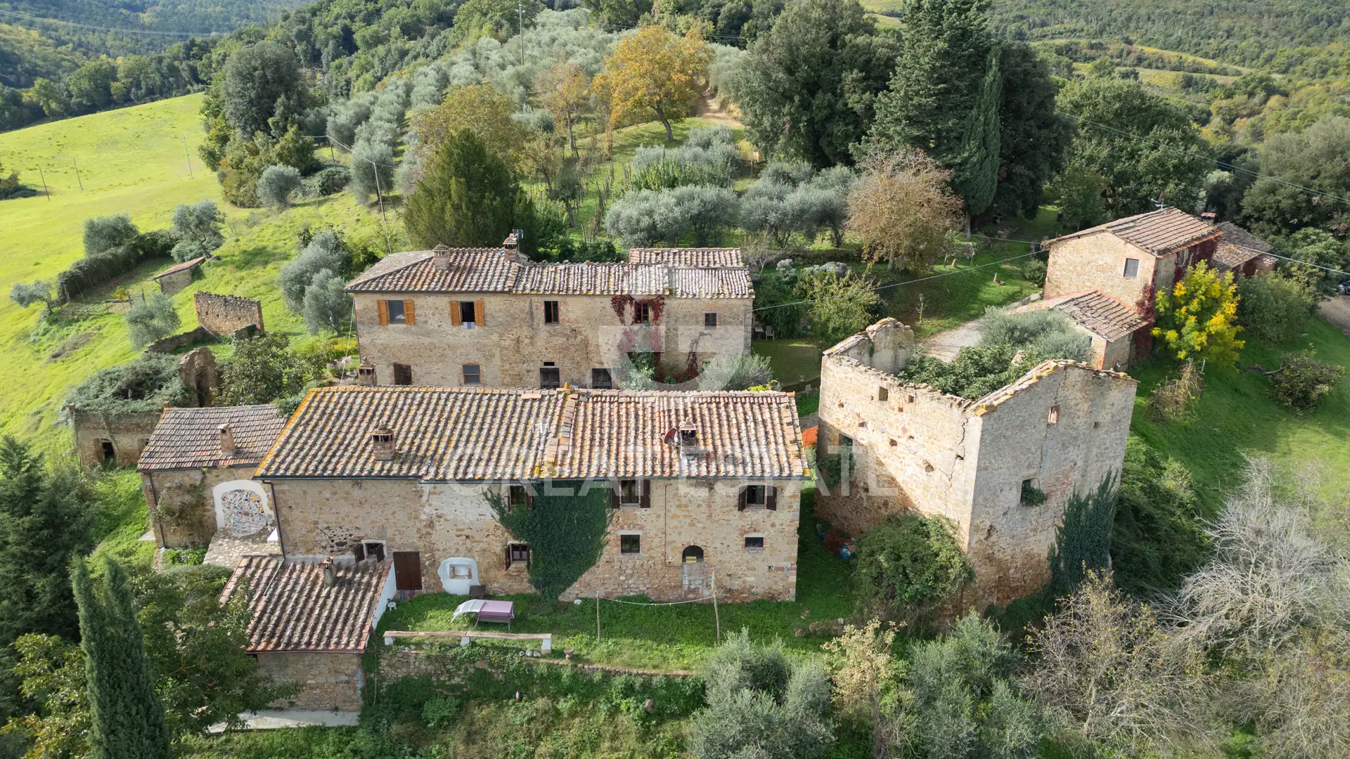 House 1484m² in Italy, Siena. Priced at 2750000€ rent photo-15