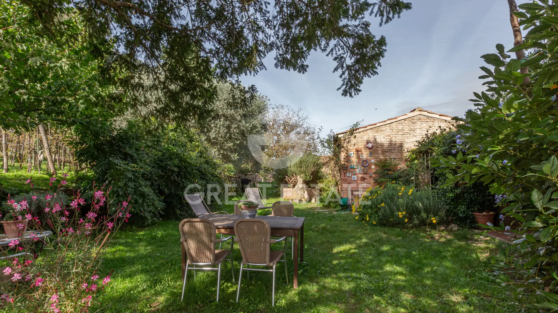 House 1484m² in Italy, Siena. Priced at 2750000€ rent photo-12