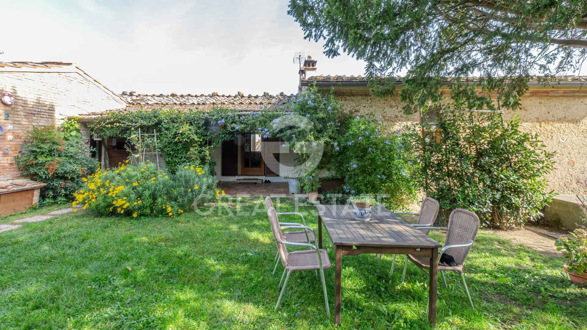House 1484m² in Italy, Siena. Priced at 2750000€ rent photo-13