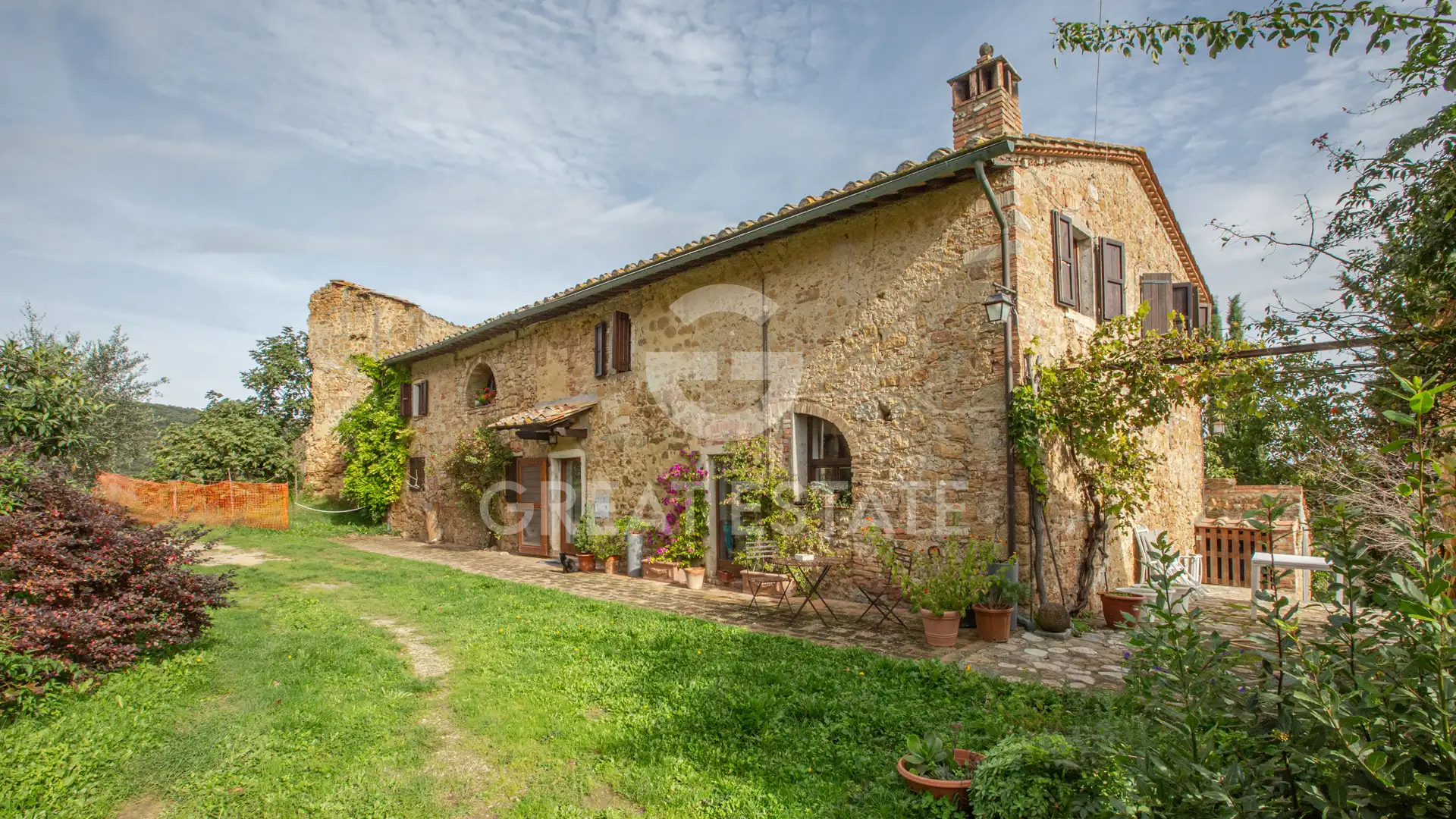 House 1484m² in Italy, Siena. Priced at 2750000€ rent photo-6