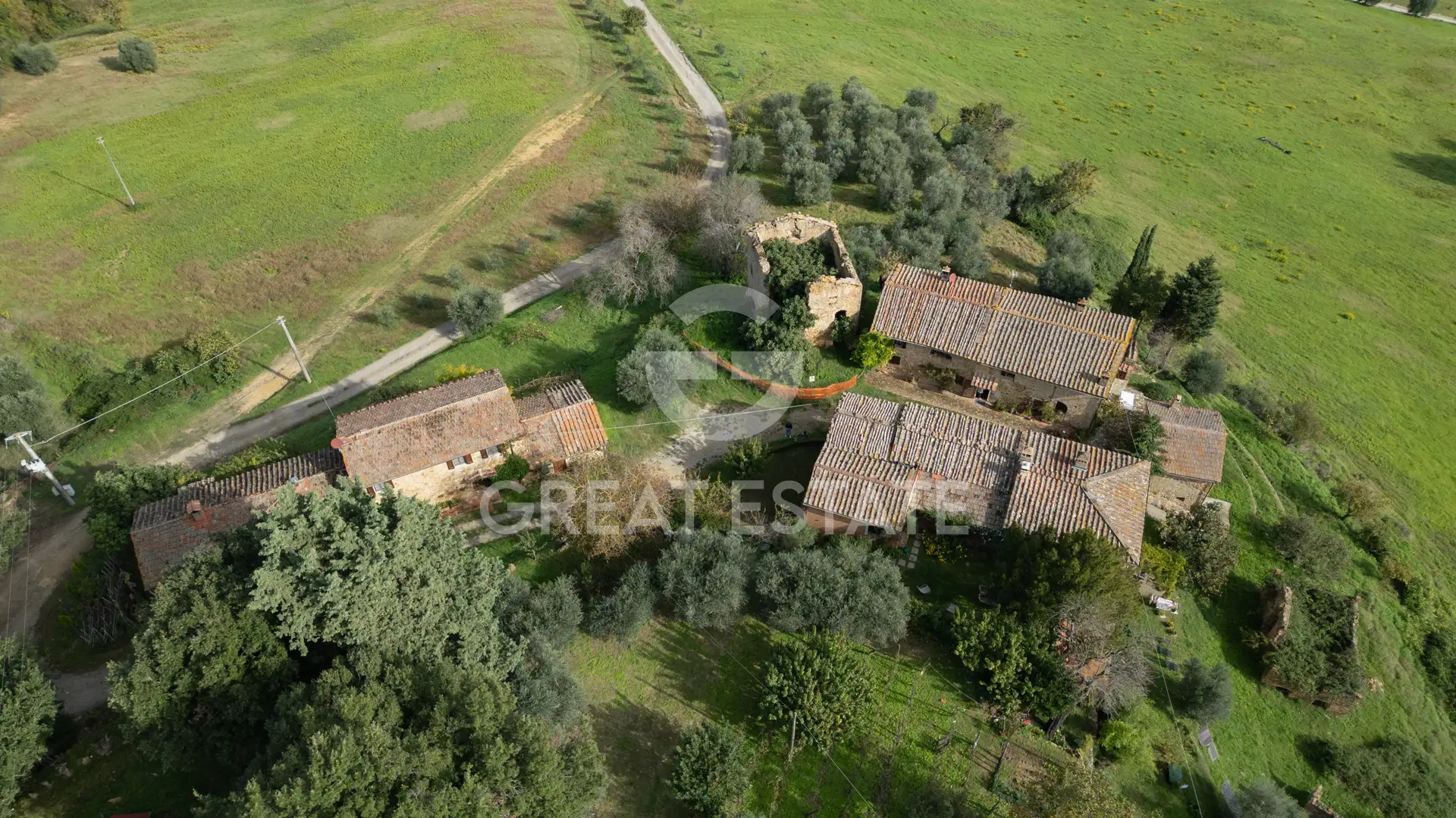 House 1484m² in Italy, Siena. Priced at 2750000€ rent photo-3