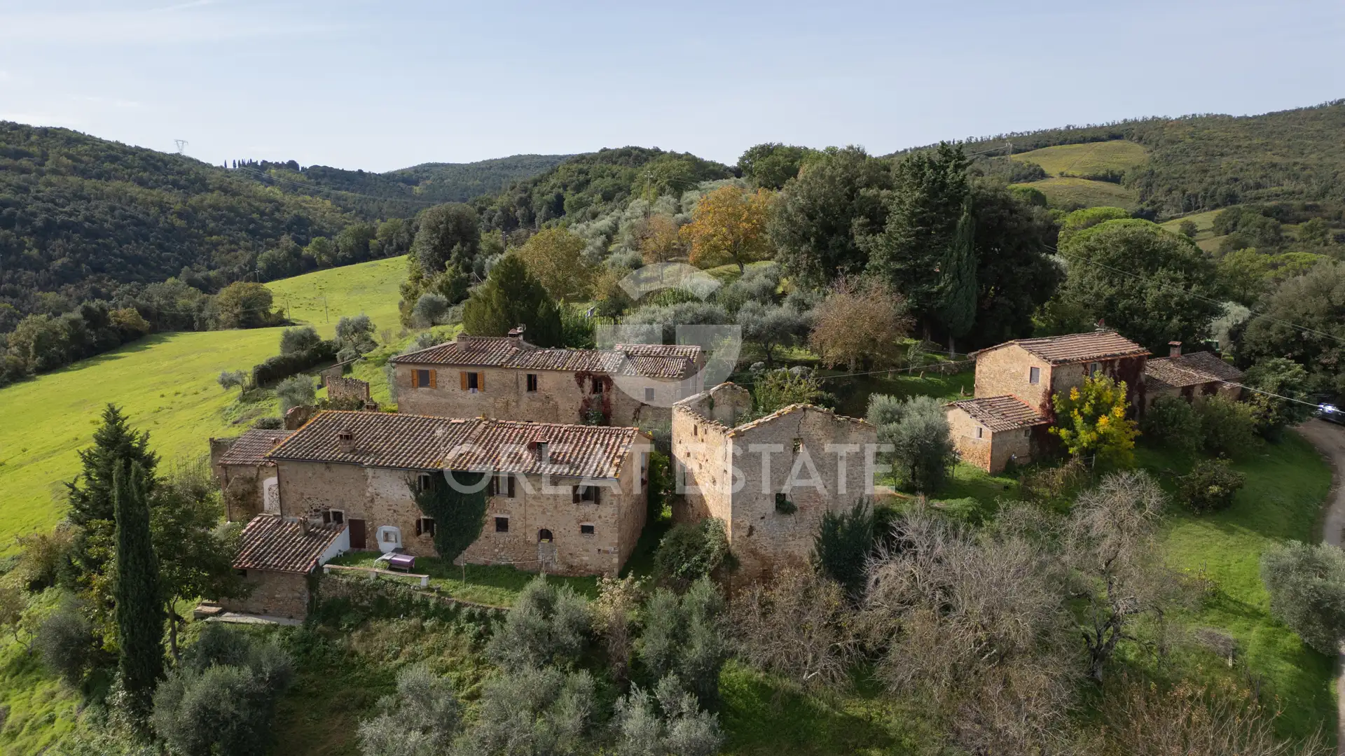 House 1484m² in Italy, Siena. Priced at 2750000€ rent photo-1