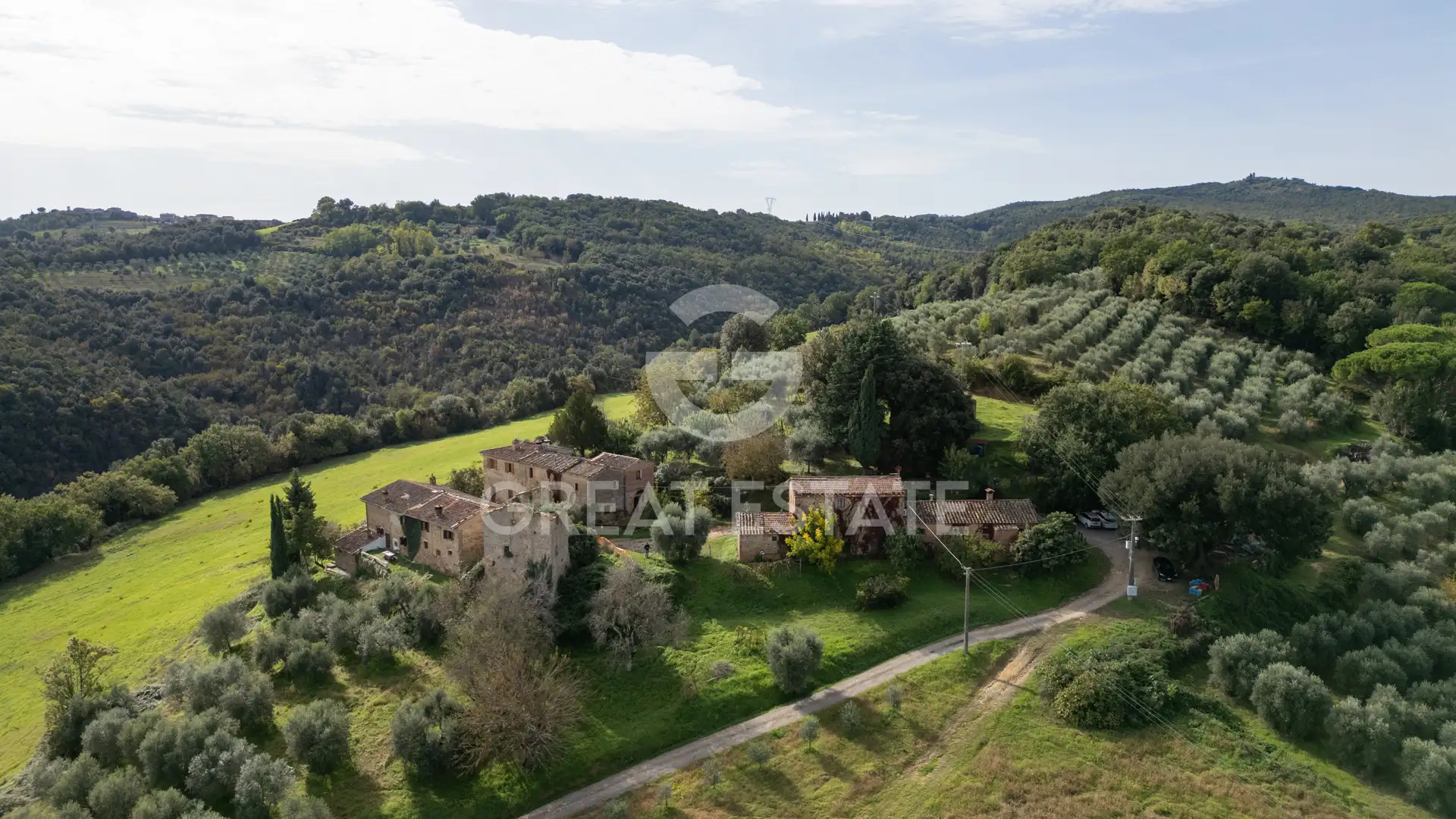 House 1484m² in Italy, Siena. Priced at 2750000€ rent photo-12